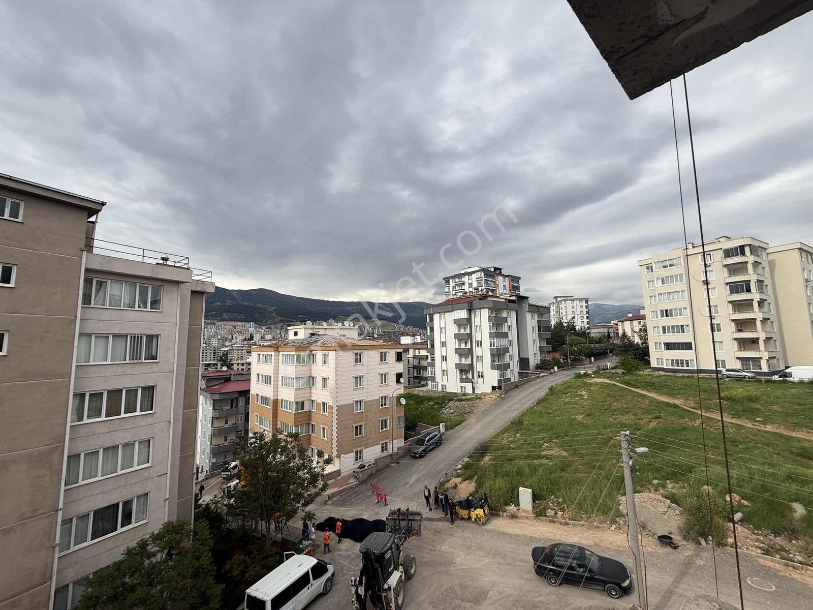 Sosyete Pazarına Yakın Satılık 3+1 Daire