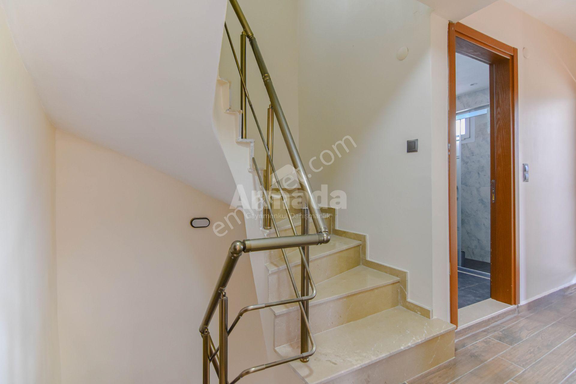Kuşadası Caferli'de Havuzlu Sitede Geniş Yaşam Alanı 5+1 Villa - Görsel 24