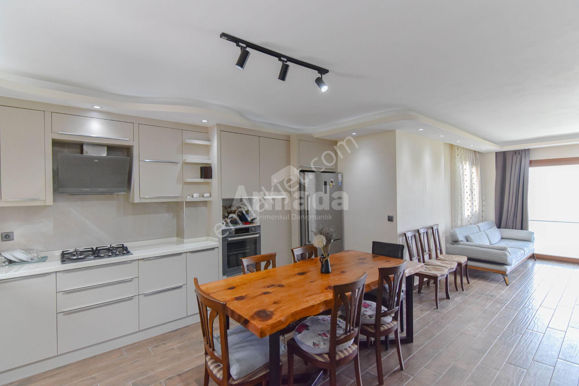 Kuşadası Caferli'de Havuzlu Sitede Geniş Yaşam Alanı 5+1 Villa - Görsel 15