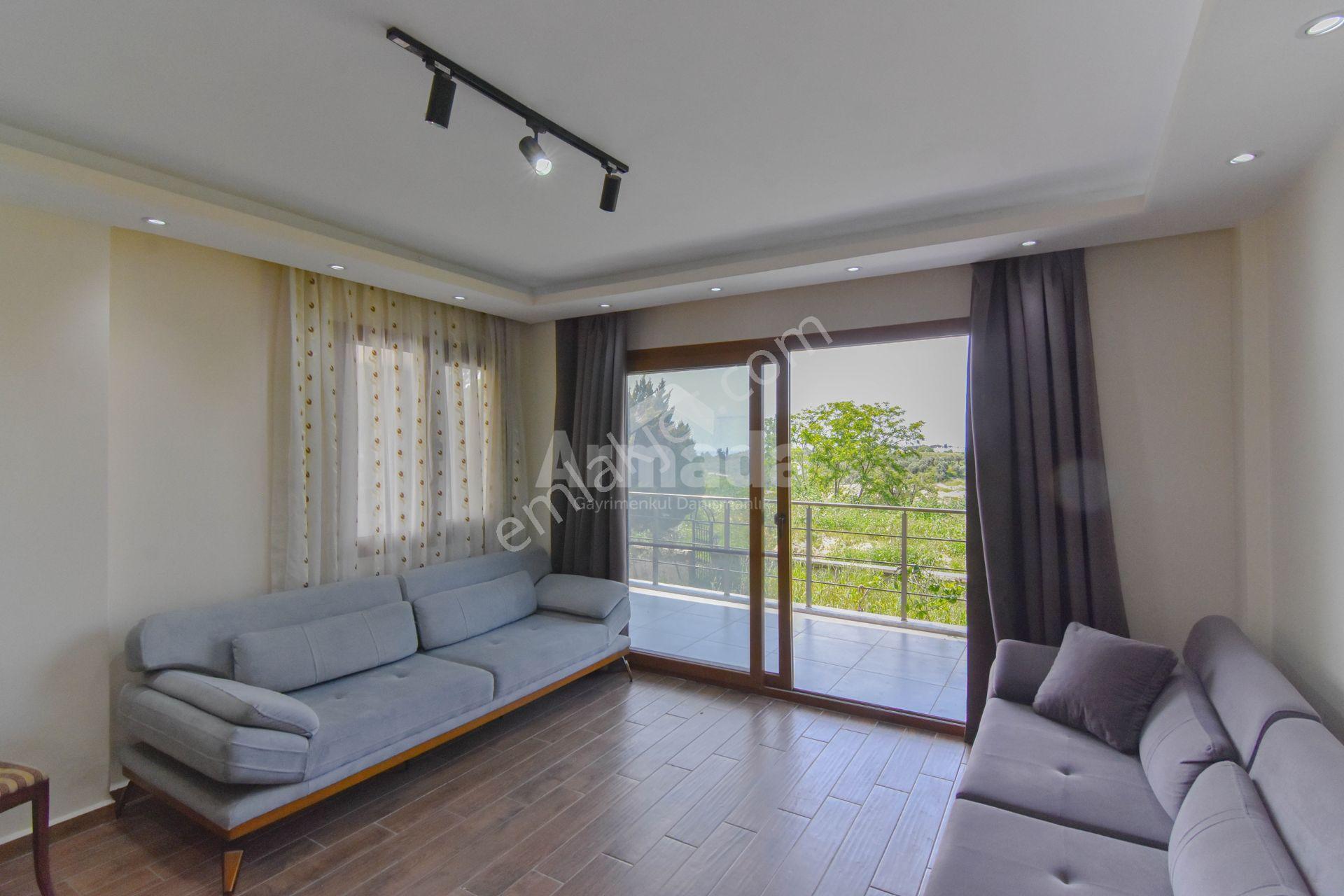 Kuşadası Caferli'de Havuzlu Sitede Geniş Yaşam Alanı 5+1 Villa - Görsel 10