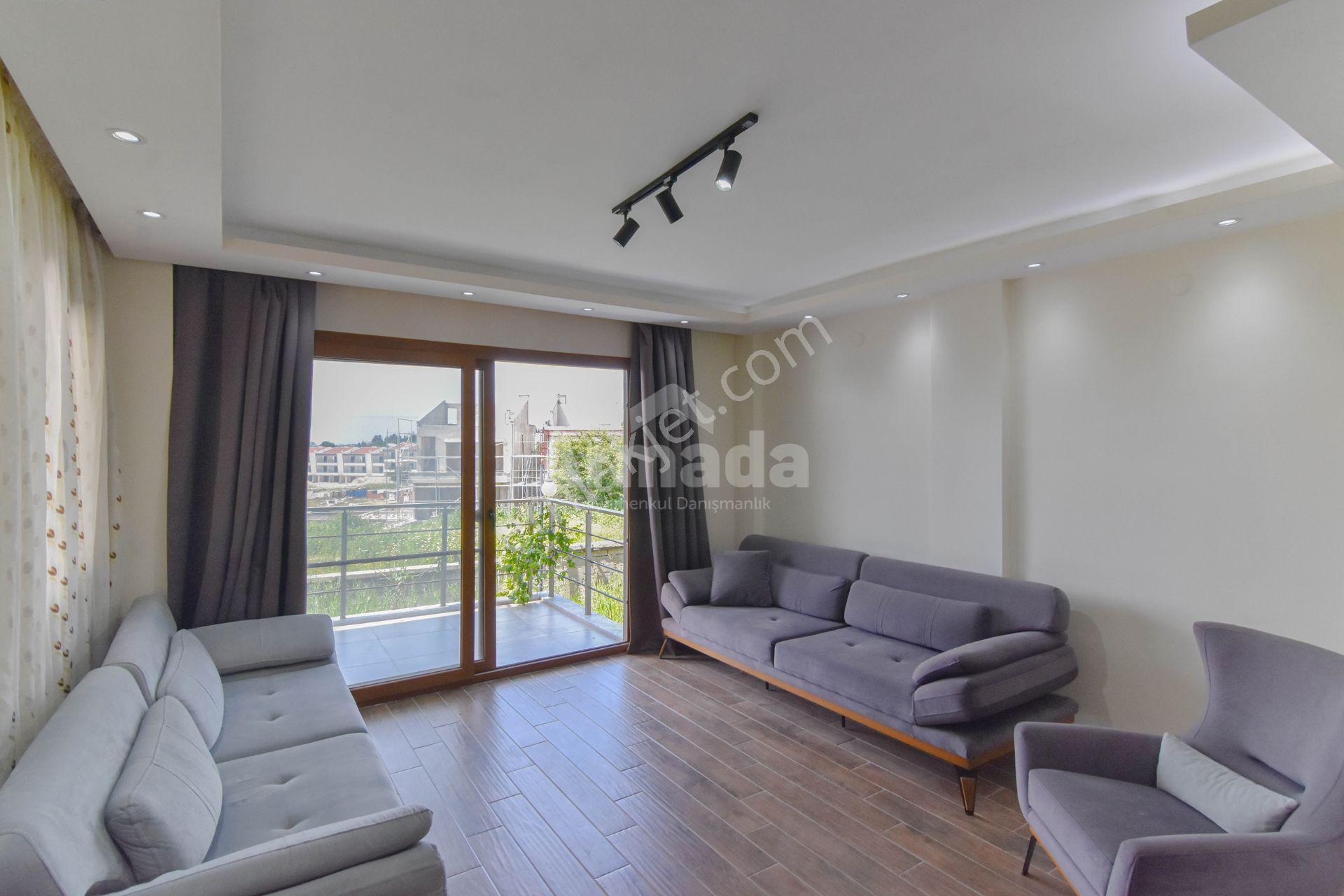 Kuşadası Caferli'de Havuzlu Sitede Geniş Yaşam Alanı 5+1 Villa - Görsel 9