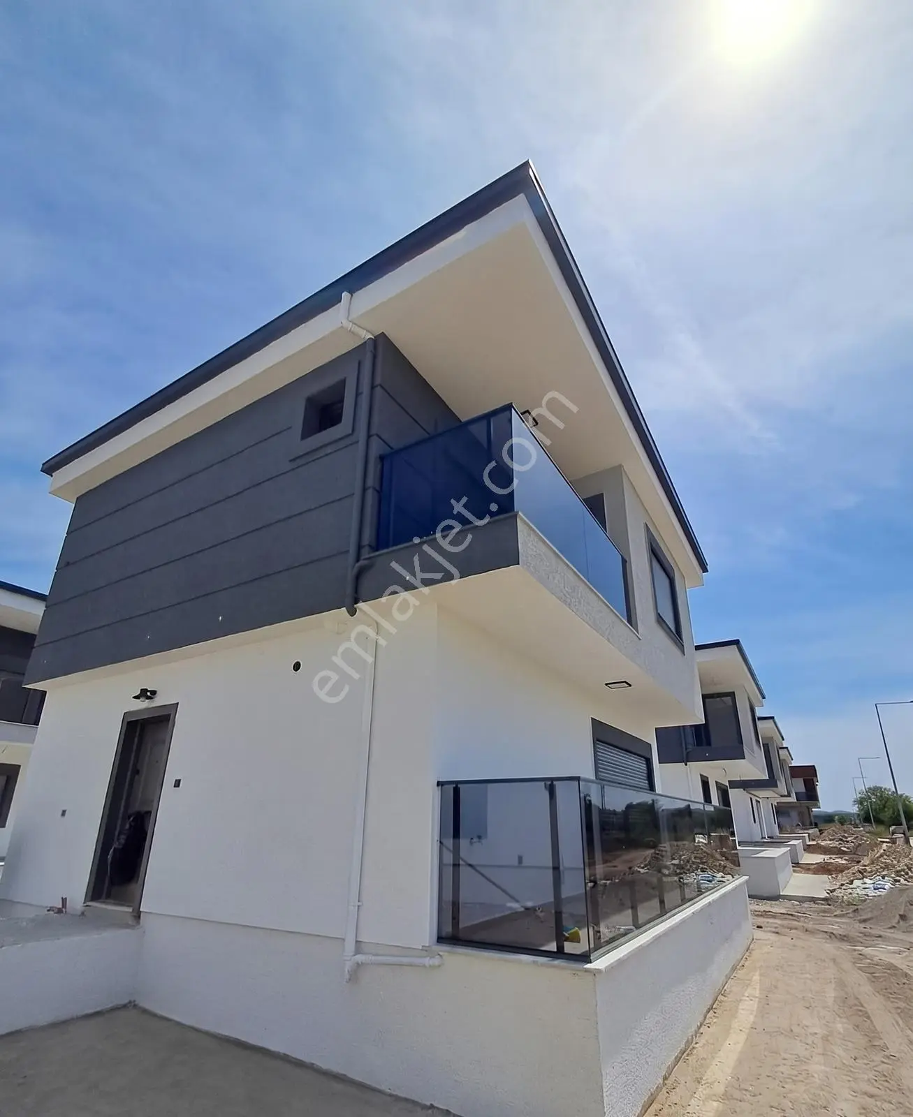 Era Angel'dan Gömeç Sahil Yolunda Akıllı Sistemli Satılık Villa