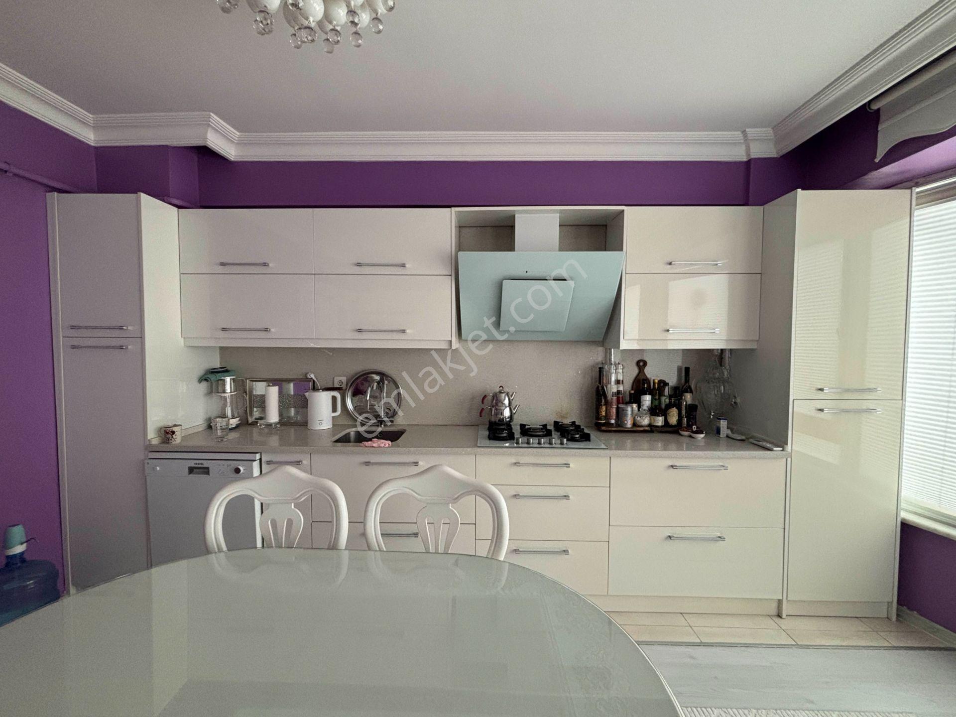 Cedidiye Mahallesi’nde Şömineli, Teraslı 4+1 220 M² Satılık Dubleks Daire - Görsel 12