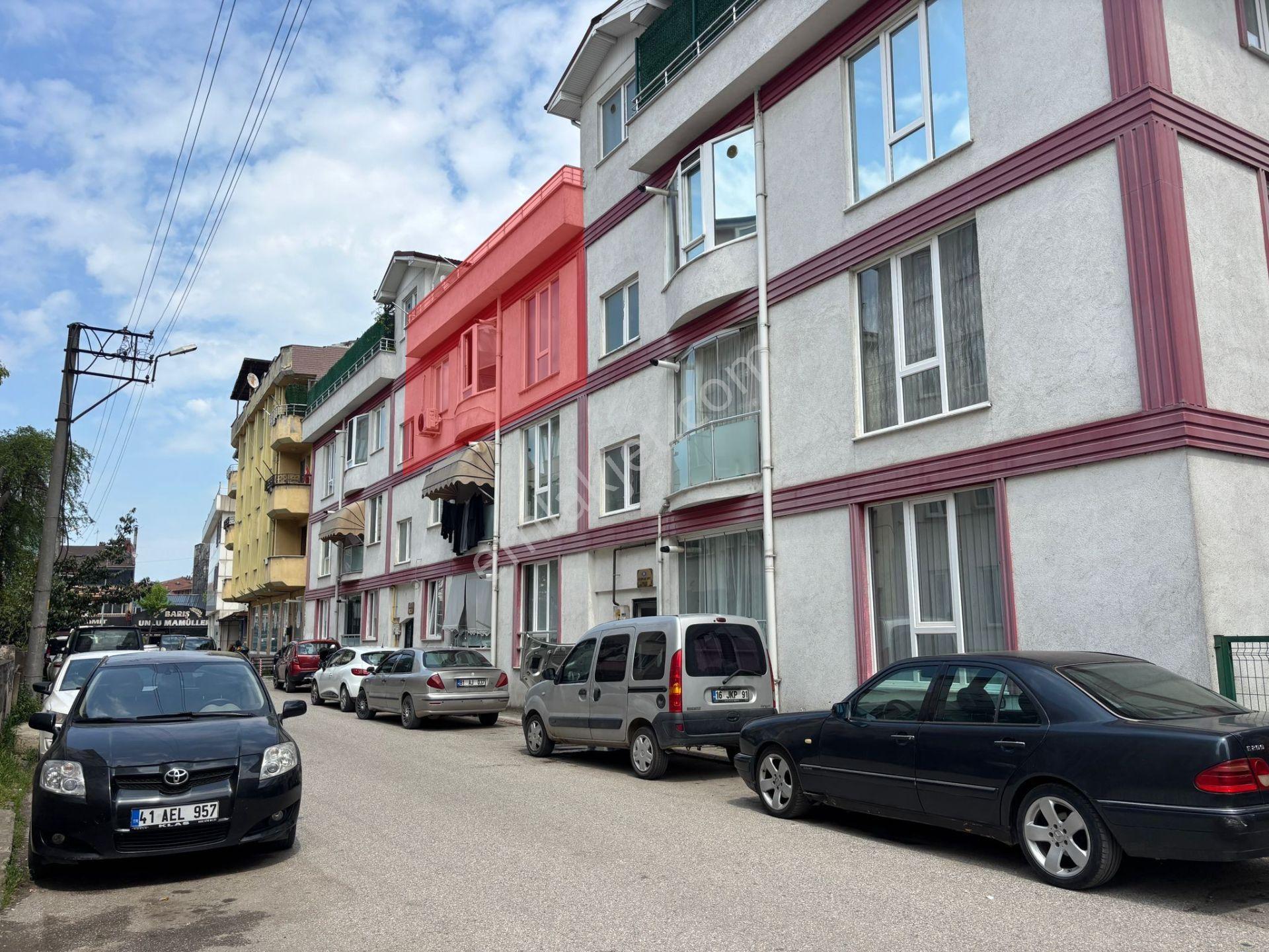 Cedidiye Mahallesi’nde Şömineli, Teraslı 4+1 220 M² Satılık Dubleks Daire - Görsel 3