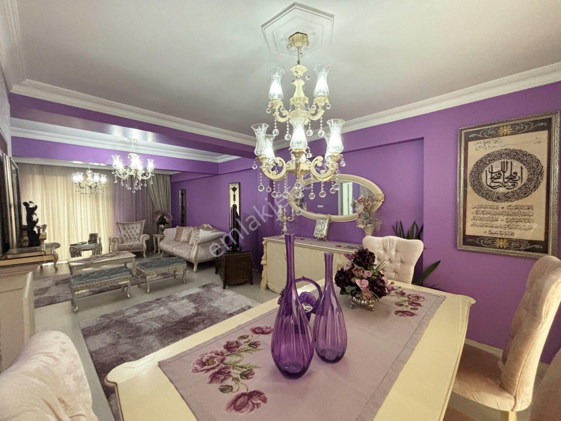 Cedidiye Mahallesi’nde Şömineli, Teraslı 4+1 220 M² Satılık Dubleks Daire - Görsel 9