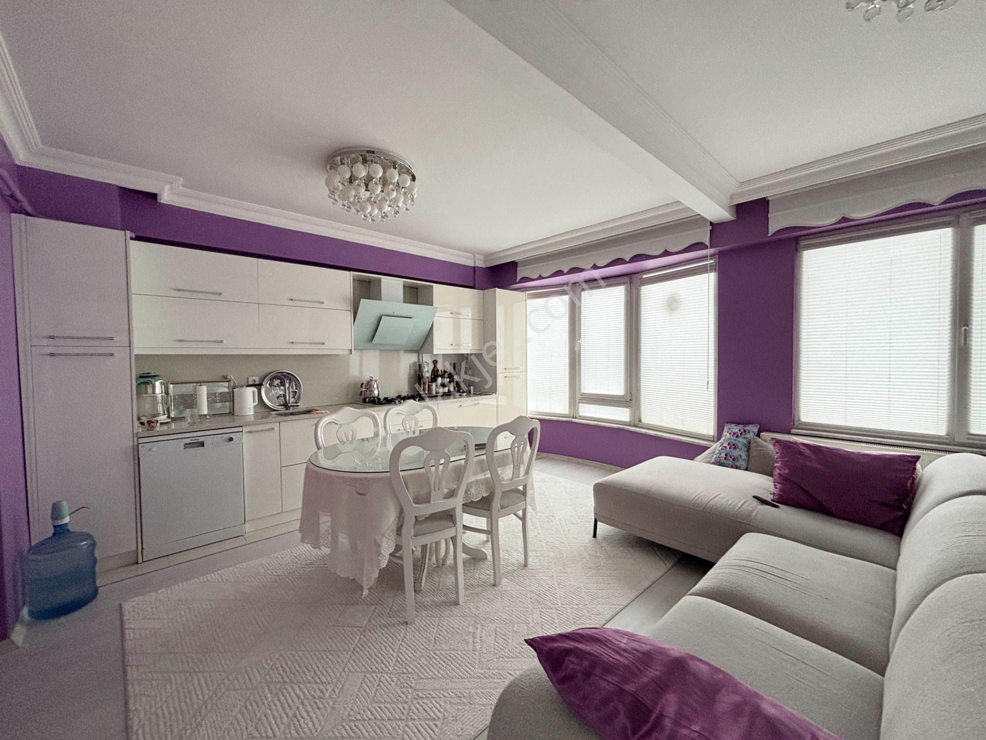 Cedidiye Mahallesi’nde Şömineli, Teraslı 4+1 220 M² Satılık Dubleks Daire - Görsel 11