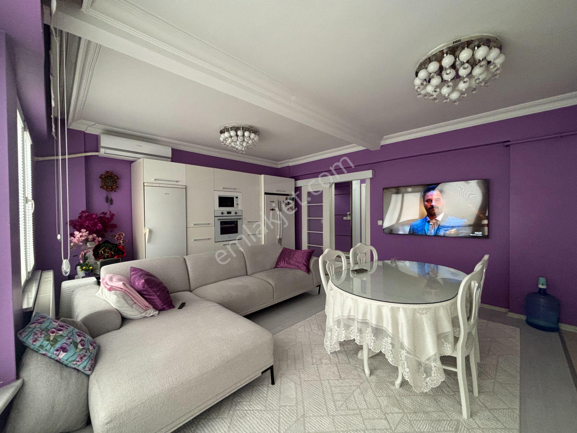 Cedidiye Mahallesi’nde Şömineli, Teraslı 4+1 220 M² Satılık Dubleks Daire - Görsel 13
