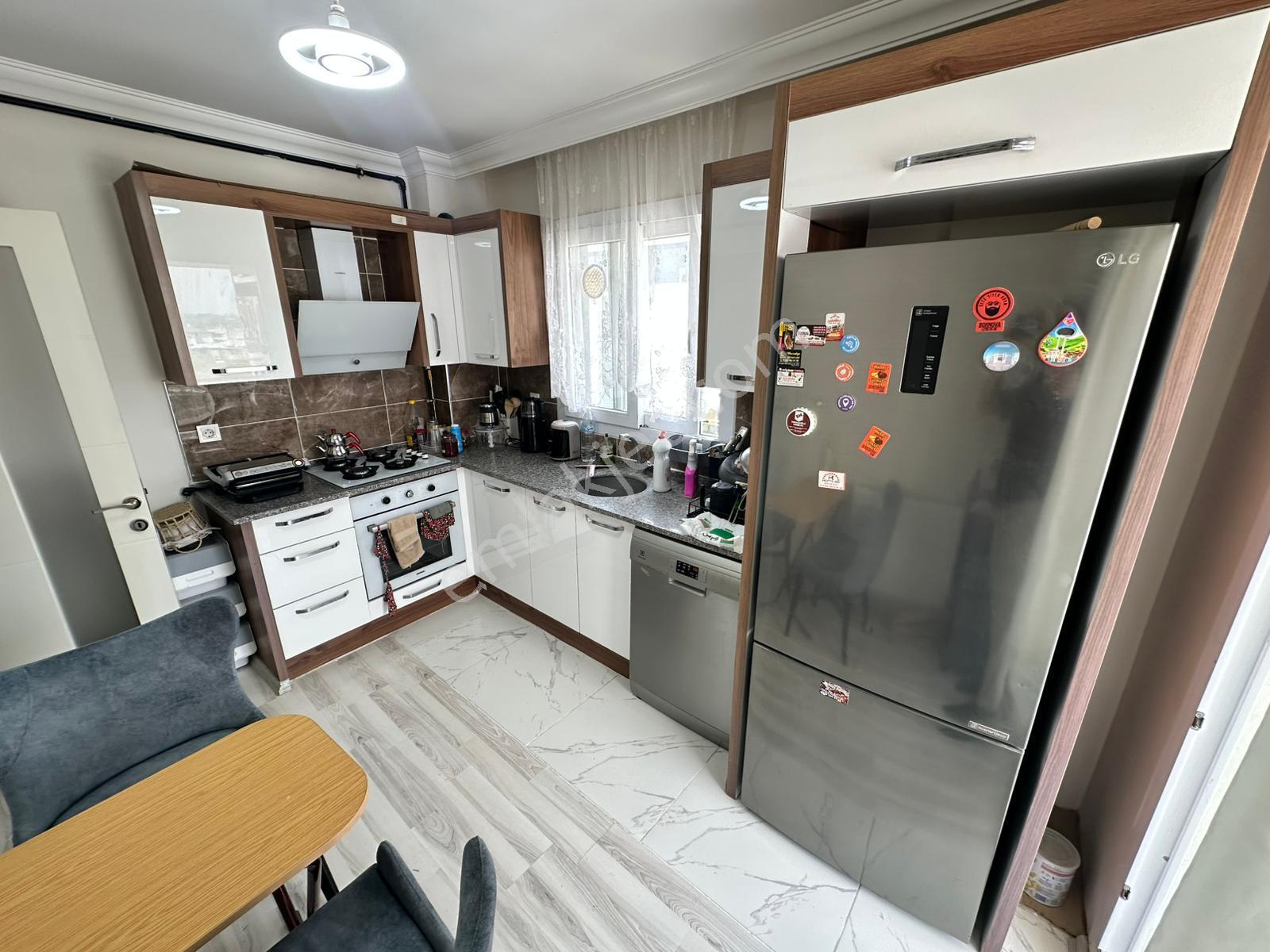 Zeki Emlak'tan Manisa Muradiye Mahallesinde 2+1 Kapalı Mutfak Kiralık Daire - Görsel 3