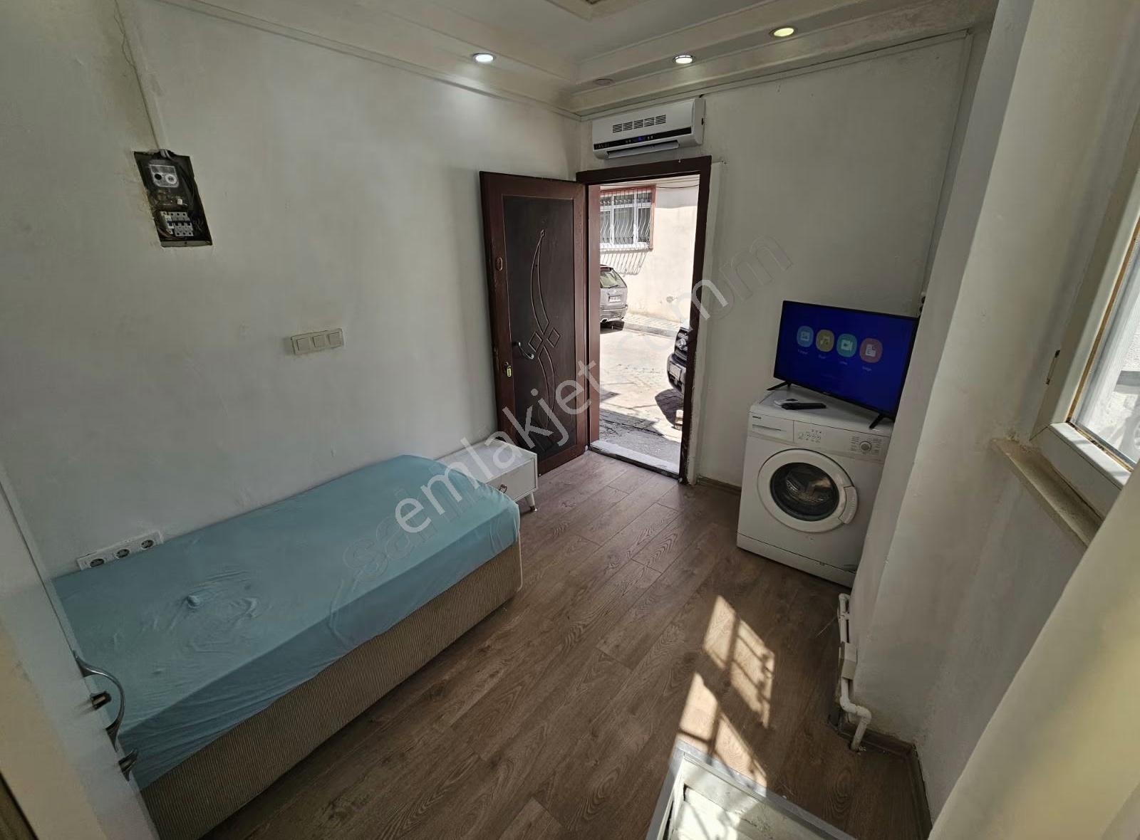 Üsküdar Merkezde Eşyalı İçi Temiz Yenilenmiş Ters Düblex Daire - Görsel 4