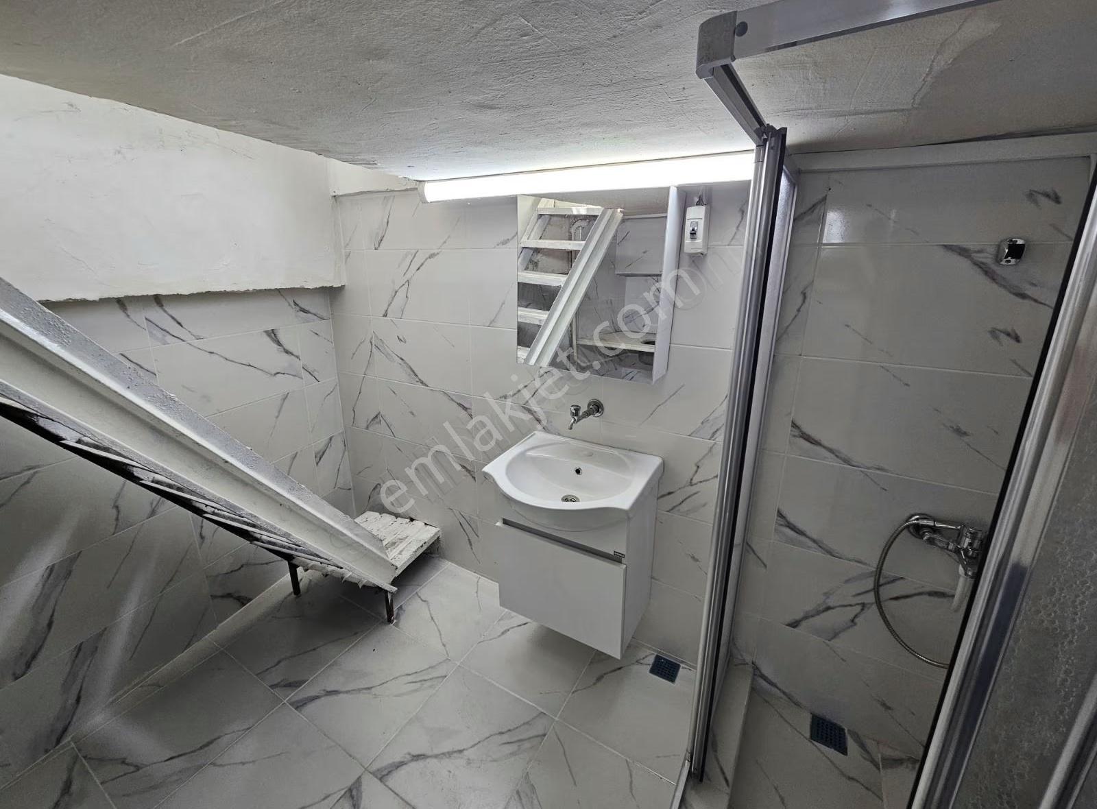 Üsküdar Merkezde Eşyalı İçi Temiz Yenilenmiş Ters Düblex Daire - Görsel 18