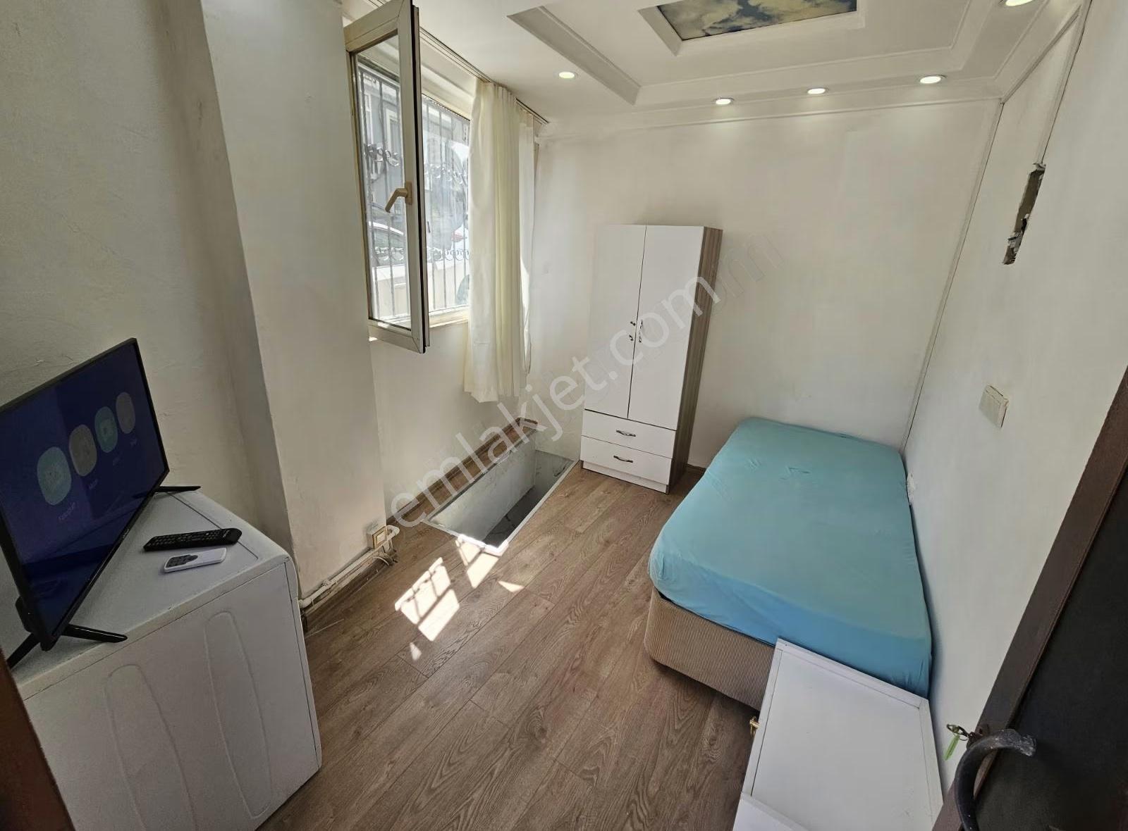 Üsküdar Merkezde Eşyalı İçi Temiz Yenilenmiş Ters Düblex Daire - Görsel 3