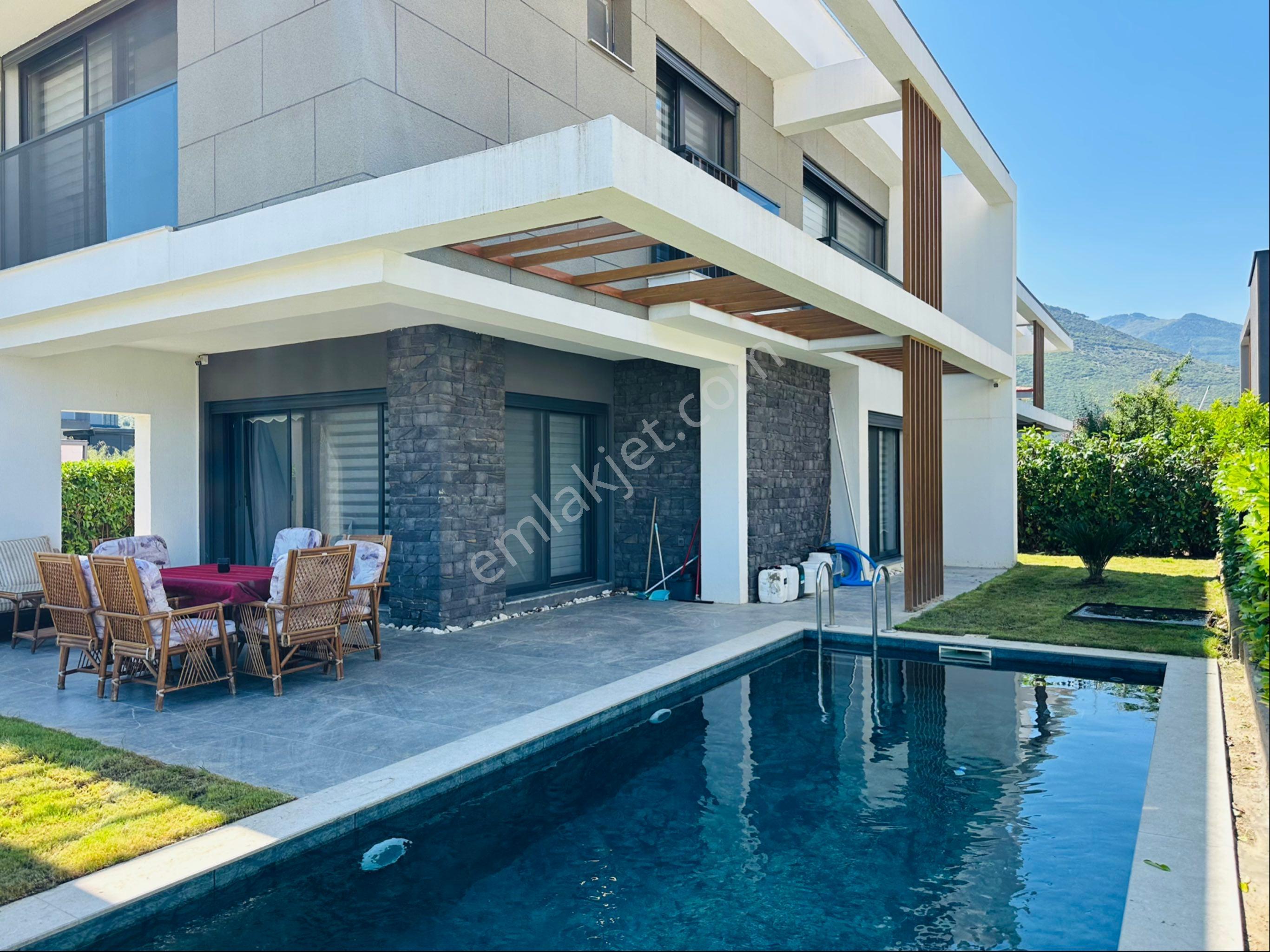 Kuşadası Güzelçamlı 4+1 Özel Havuzlu Tam Müstakil Plaja 1 Km - Görsel 13