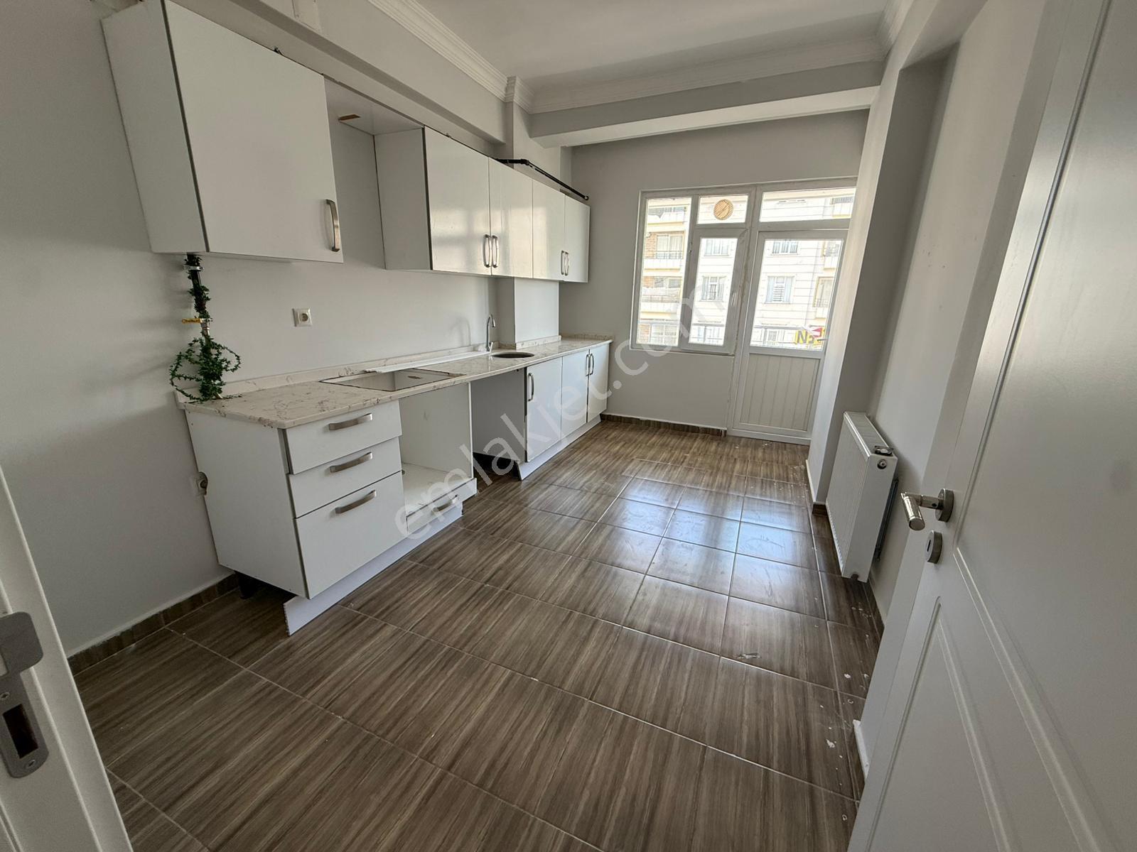 Yaşarsoy Gyo'dan Mehmetçikte Ayaz Evler Sitesi 2+1 Acil Daire - Görsel 4