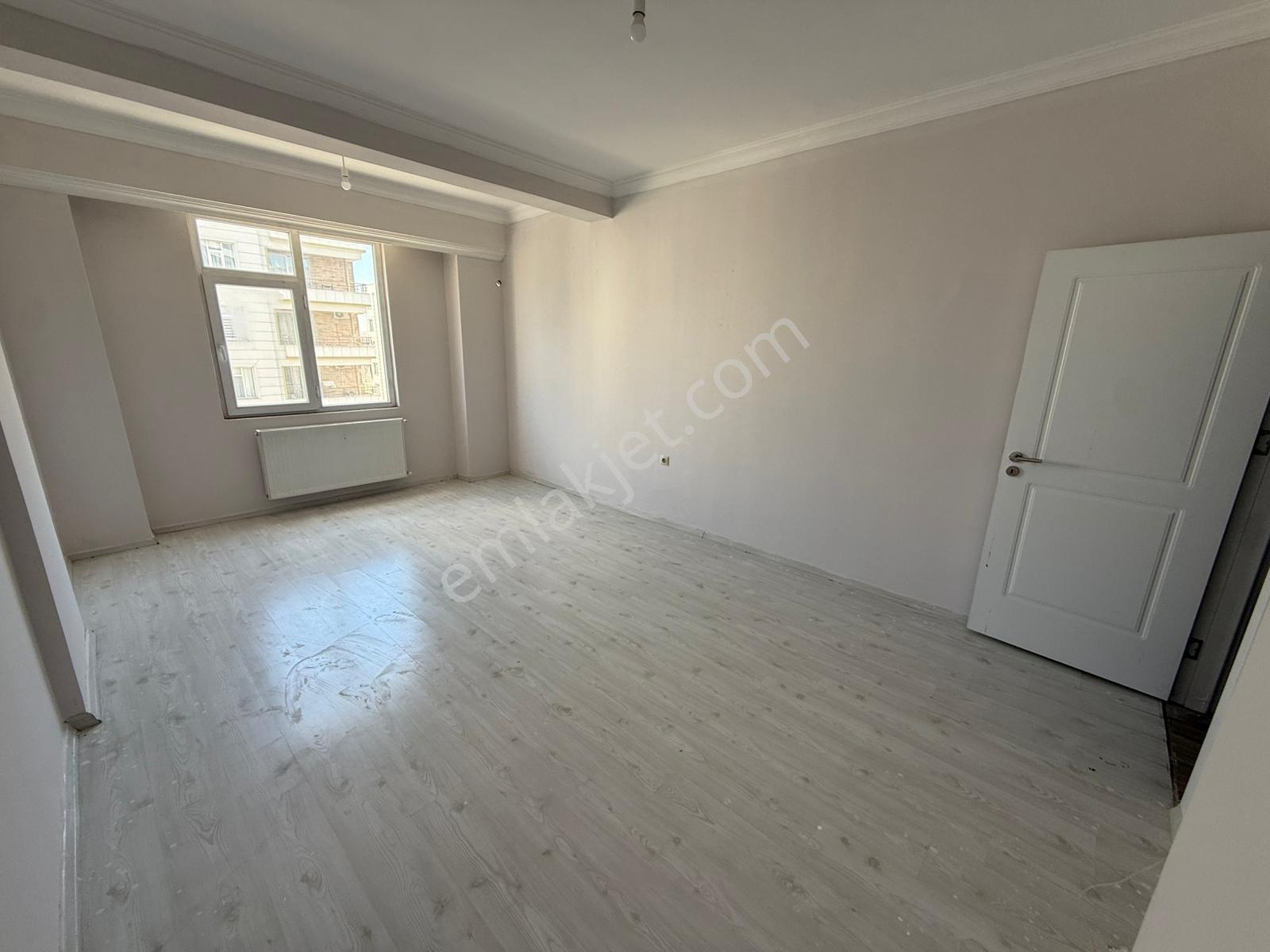 Yaşarsoy Gyo'dan Mehmetçikte Ayaz Evler Sitesi 2+1 Acil Daire