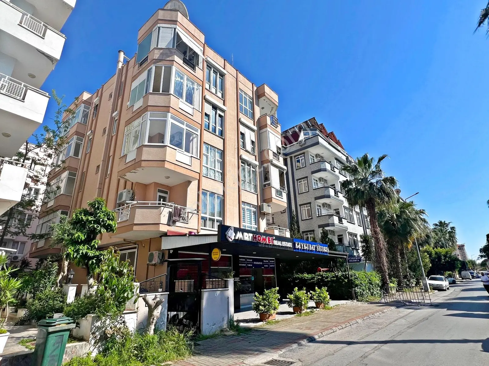 Alanya Cumhuriyette Satılık 2+1 Denize Yakın Lüks Eşyalı Daire