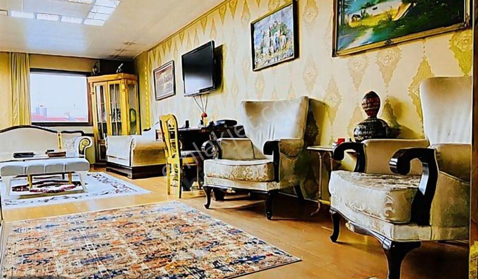 Alsancak Şair Eşref Bulvarı Üstünde Tadilatlı Satılık Daire