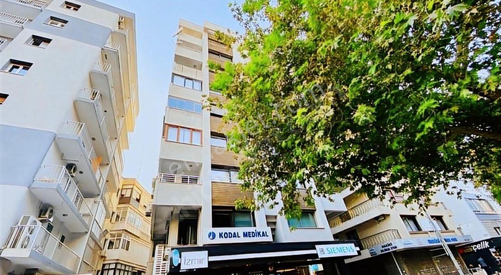 Alsancak Şair Eşref Bulvarı Üstünde Tadilatlı Satılık Daire - Görsel 3