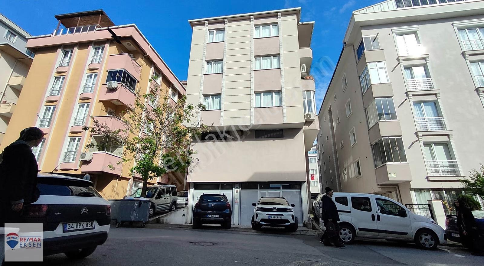 Ümraniye Armağan Evler Ortanca Sokakta Satılık 200 M2 Dükkan/dep