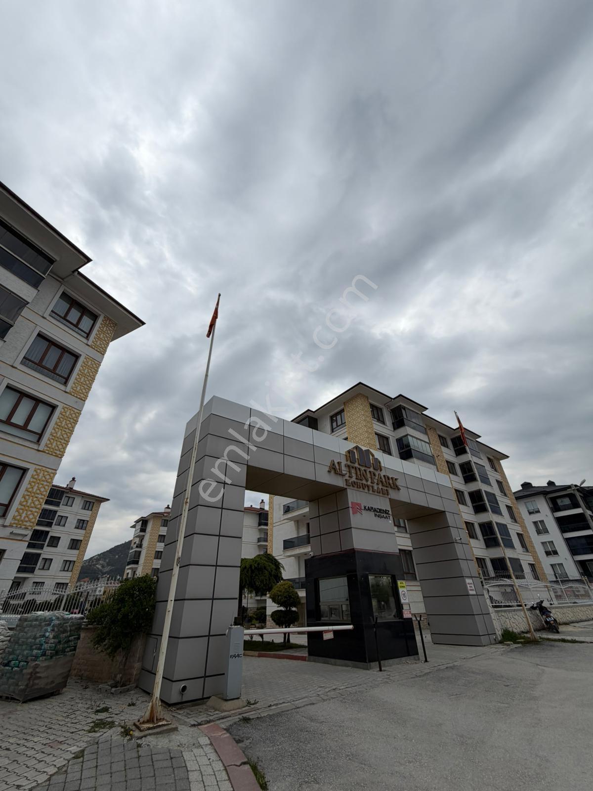 Altınpark Sitesinde Lüks 3+1 Satılık Geniş Daire Fırsatı
