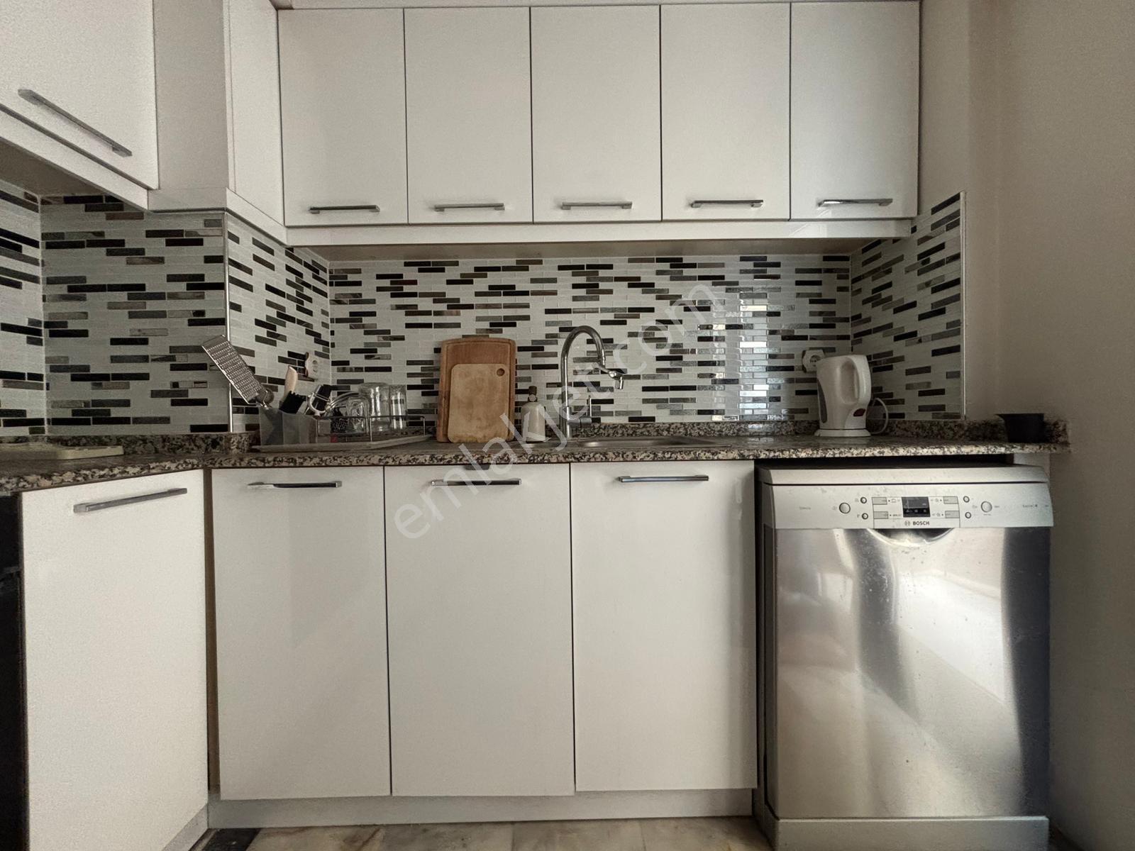 Alsancak Şair Eşref'te 3.kat 3+1 130m2 Masrafsız Eşyalı Kiralı Daire - Görsel 12