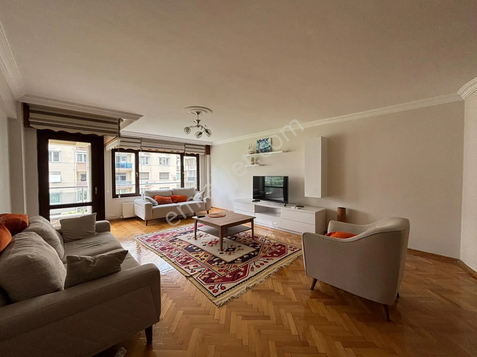 Alsancak Şair Eşref'te 3.kat 3+1 130m2 Masrafsız Eşyalı Kiralı Daire - Görsel 2