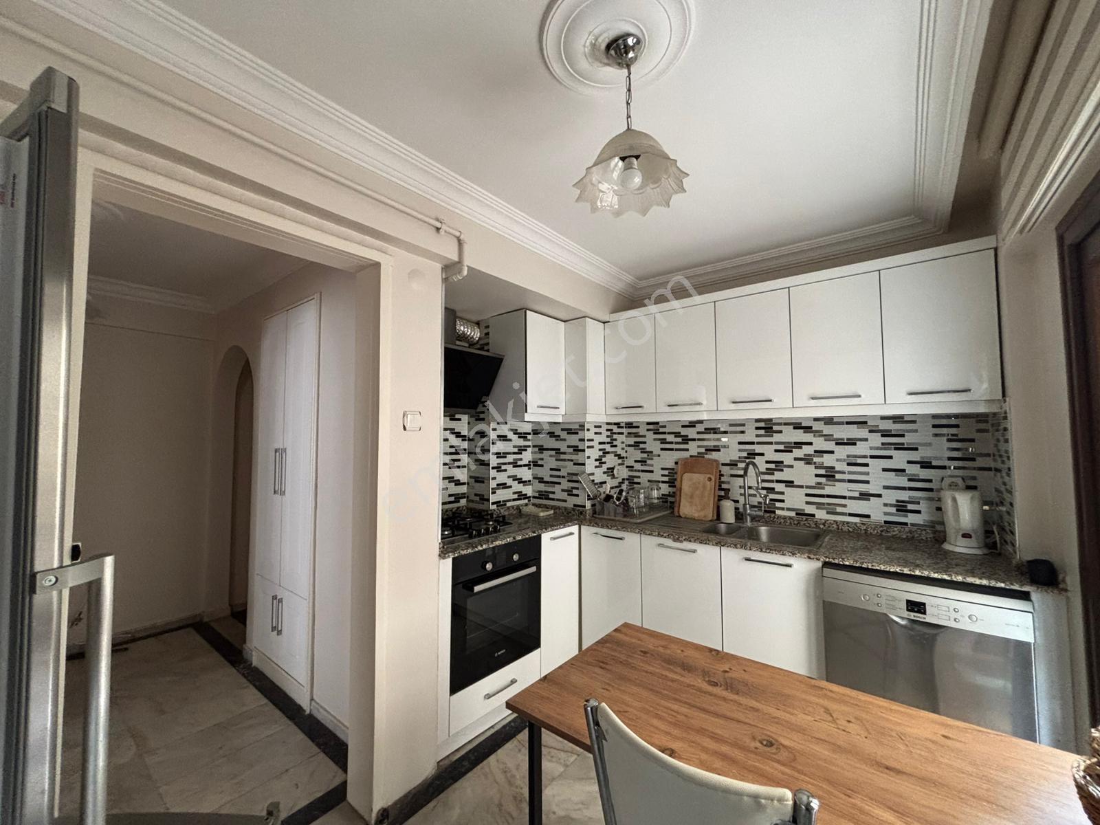 Alsancak Şair Eşref'te 3.kat 3+1 130m2 Masrafsız Eşyalı Kiralı Daire - Görsel 11