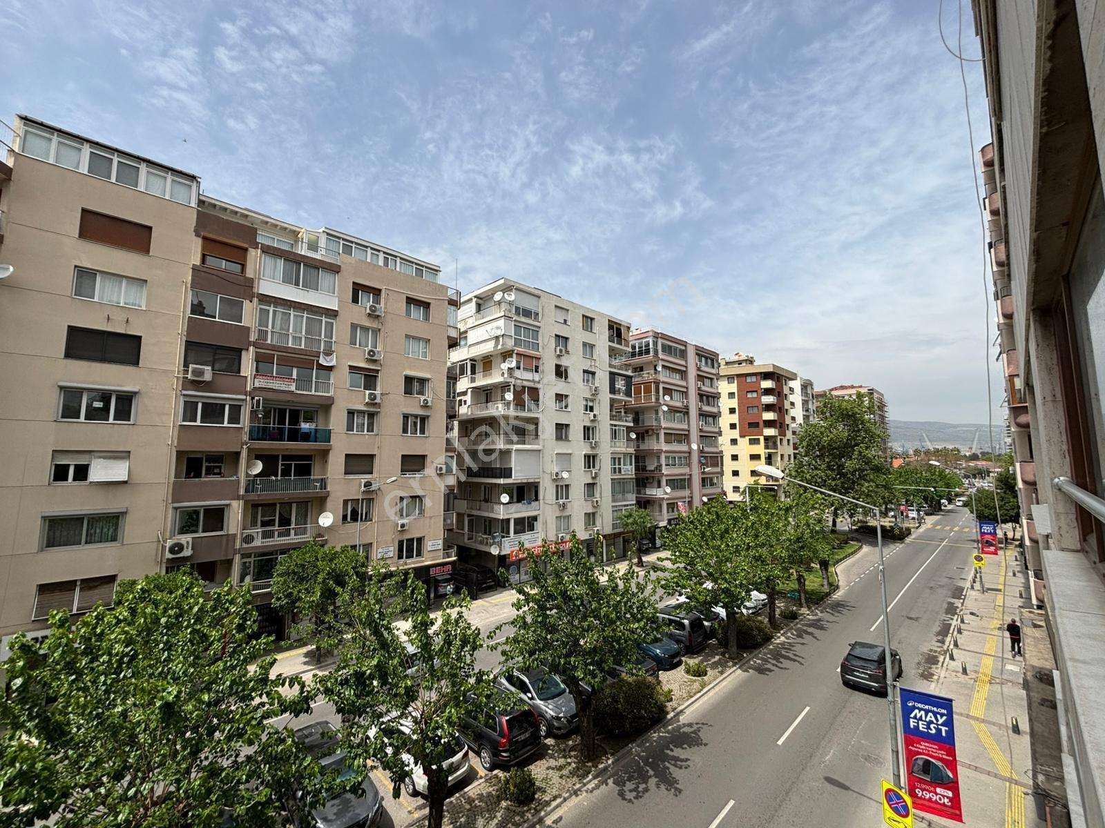 Alsancak Şair Eşref'te 3.kat 3+1 130m2 Masrafsız Eşyalı Kiralı Daire - Görsel 31