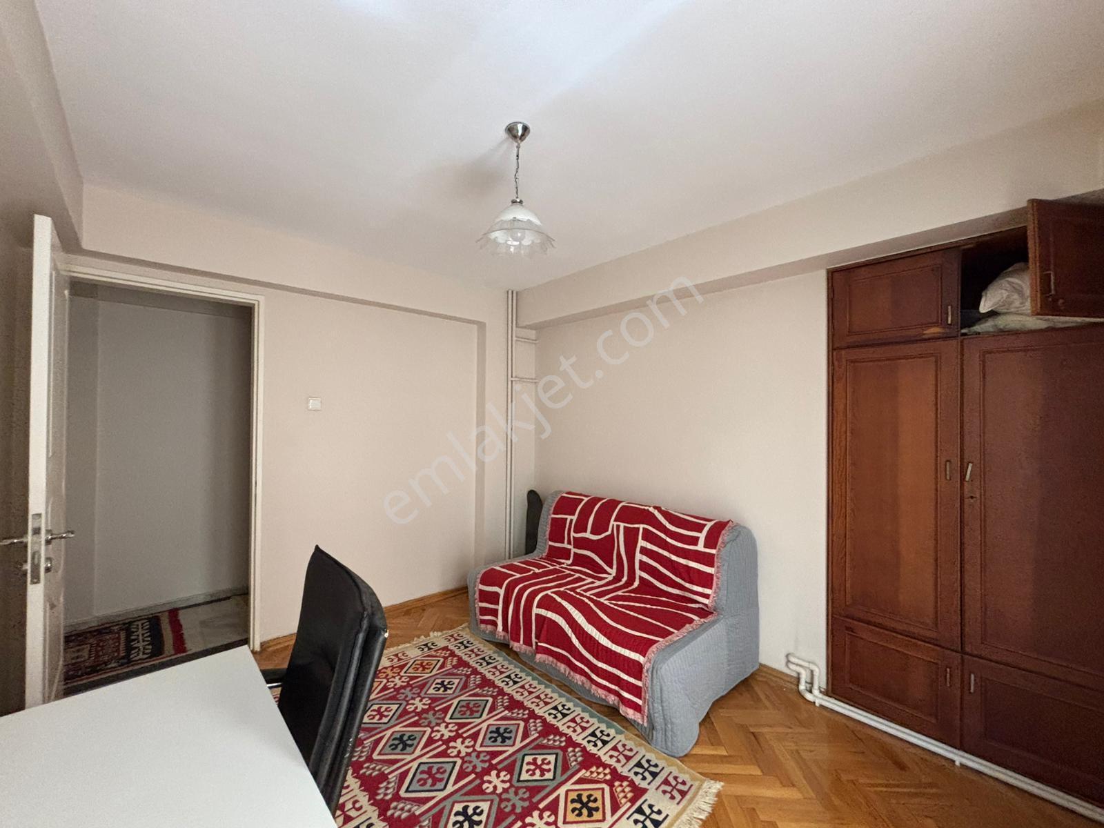 Alsancak Şair Eşref'te 3.kat 3+1 130m2 Masrafsız Eşyalı Kiralı Daire - Görsel 15