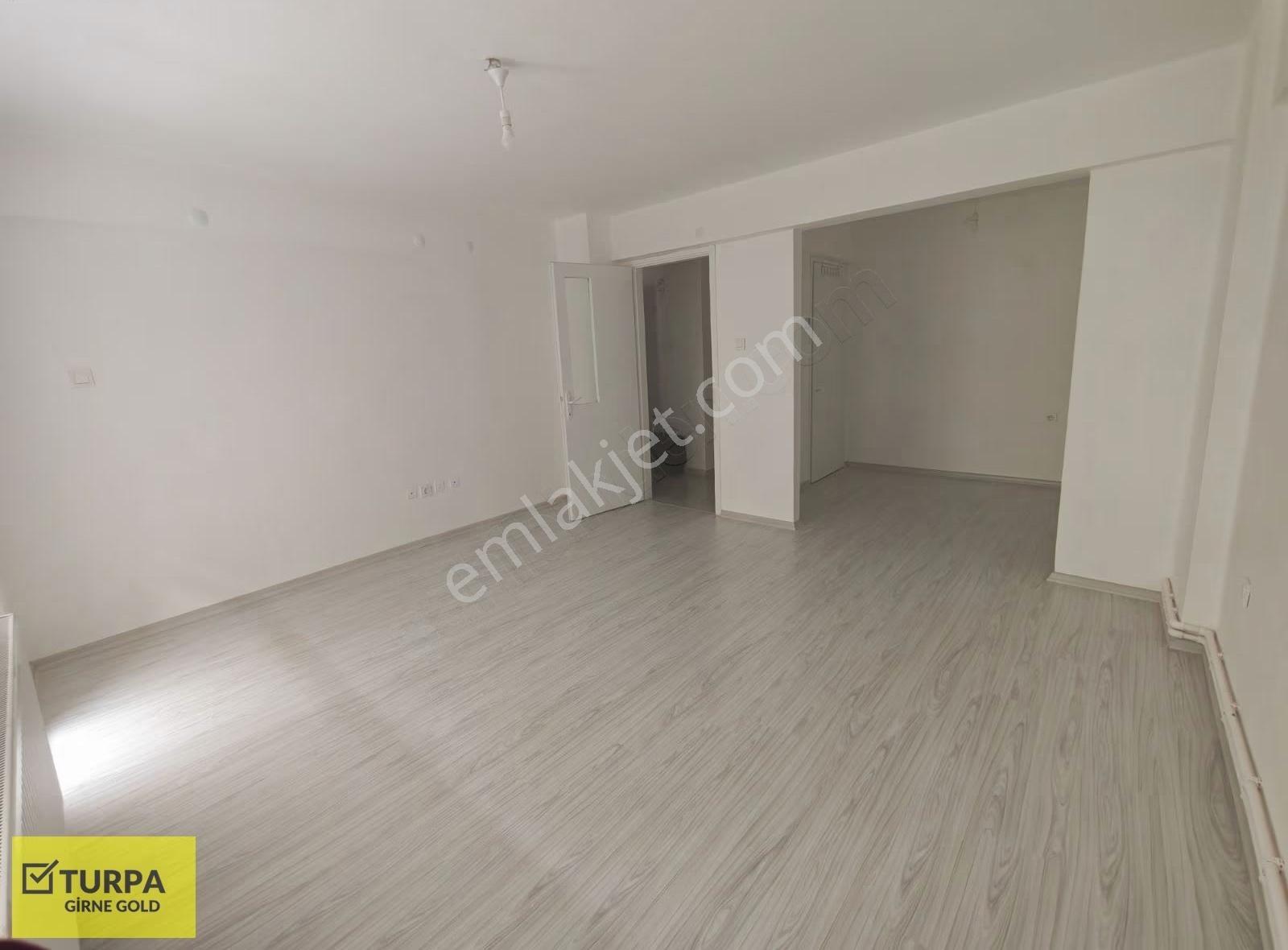 Goncalar Mahallesinde 2+1 Tadilatlı Geniş Daire - Görsel 3