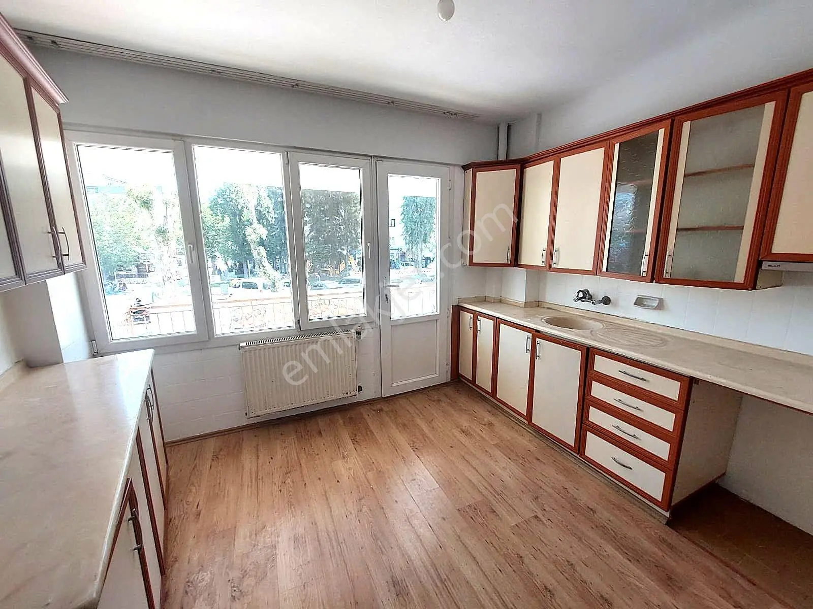 Kuşadası Adliye Karşısı Ticari/mesken 3+1 Kiralık Daire - Görsel 4