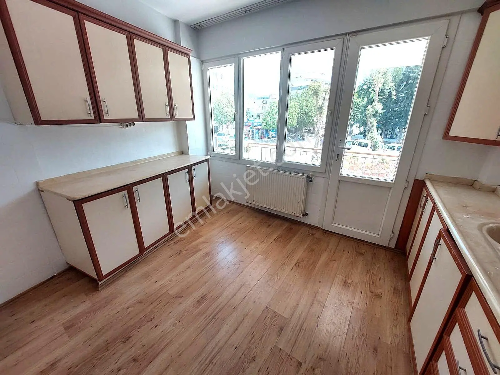 Kuşadası Adliye Karşısı Ticari/mesken 3+1 Kiralık Daire - Görsel 5