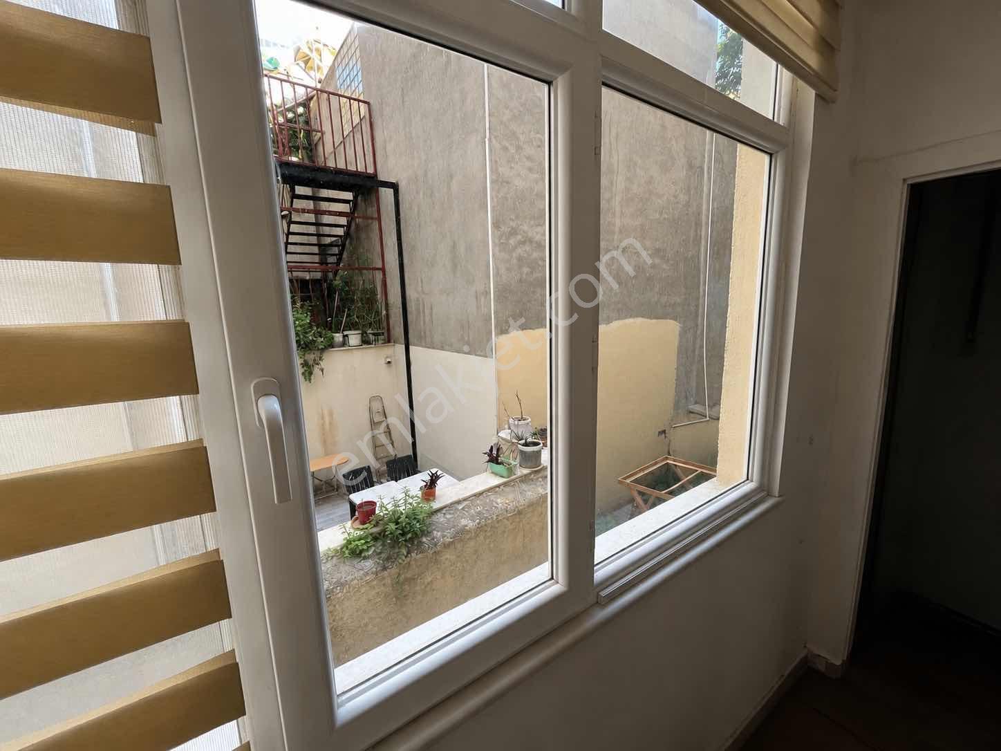 Bakırköy Merkezde Kiralık 3 Katlı İş Yeri - Görsel 2