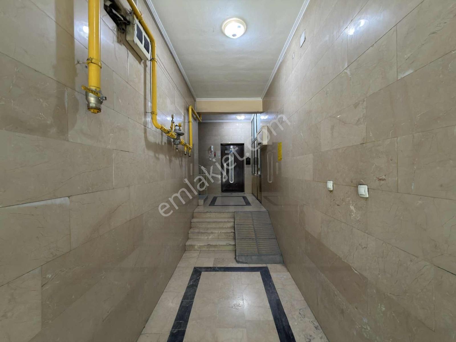 Şehrin En Merkezi Noktasında 185m2 4+1 / Remax Gökhan - Görsel 2