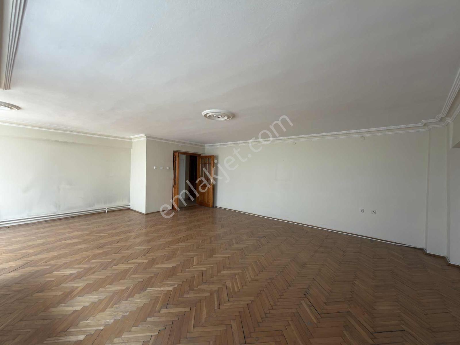 Şehrin En Merkezi Noktasında 185m2 4+1 / Remax Gökhan - Görsel 24