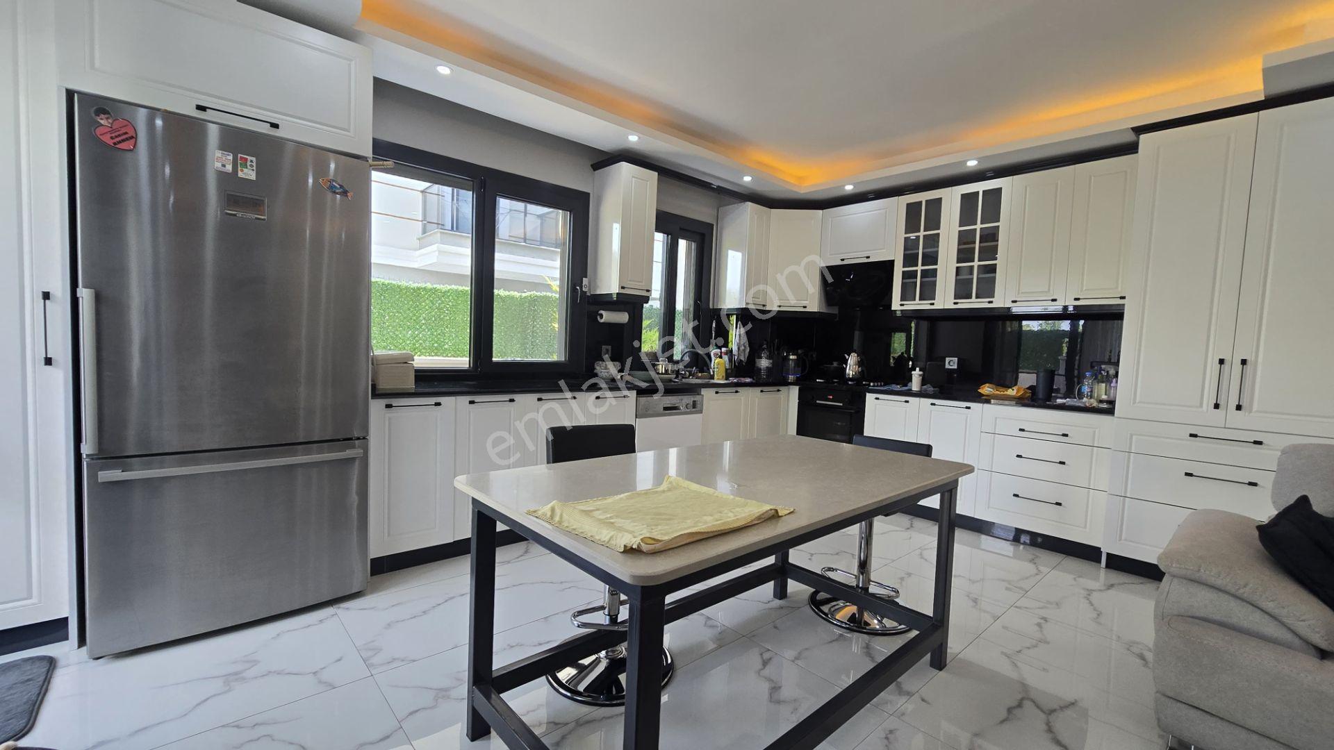 Denize Yürüme Mesafesinde Tam Müstakil Satılık Villa - Görsel 17