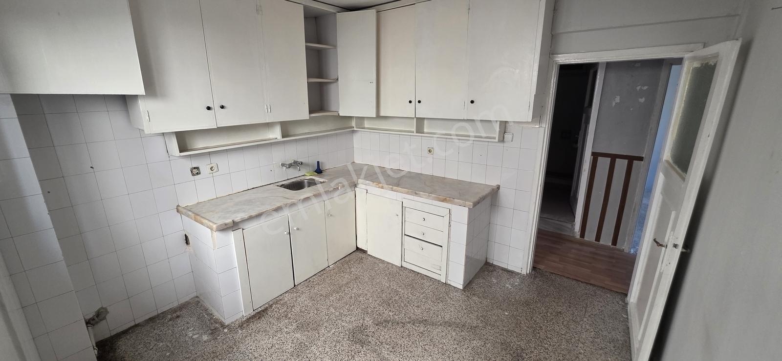 Karşıyaka Yamanlarda 3 Katlı Bina - Görsel 17