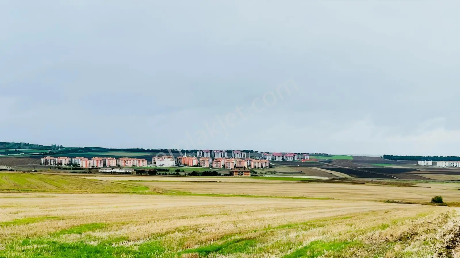 Silivri Alipaşa Mahallesinde Satılık 358m² İmar Sınırında Tarla