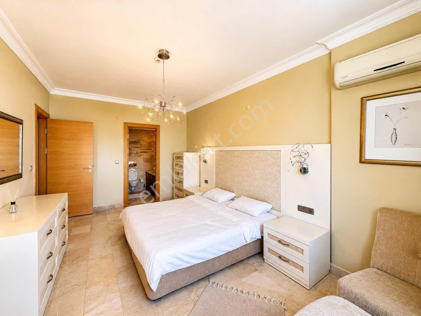 Gold City'de Acil Satılık 3+1 Eşyalı Deniz Kale Manzaralı Daıre - Görsel 6