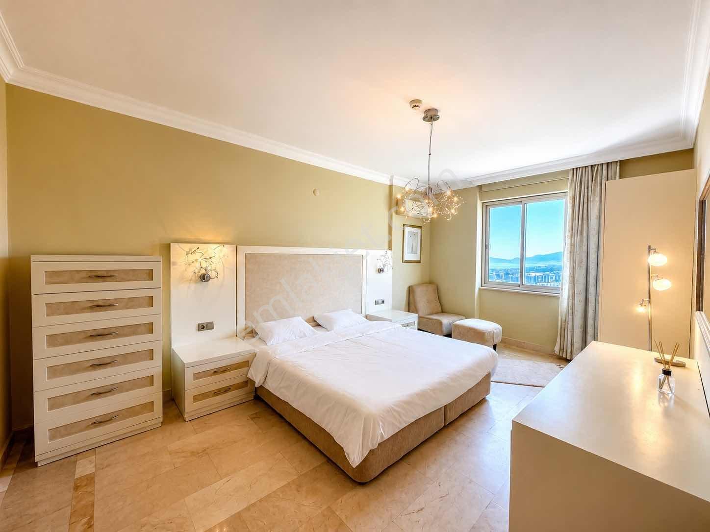 Gold City'de Acil Satılık 3+1 Eşyalı Deniz Kale Manzaralı Daıre - Görsel 24