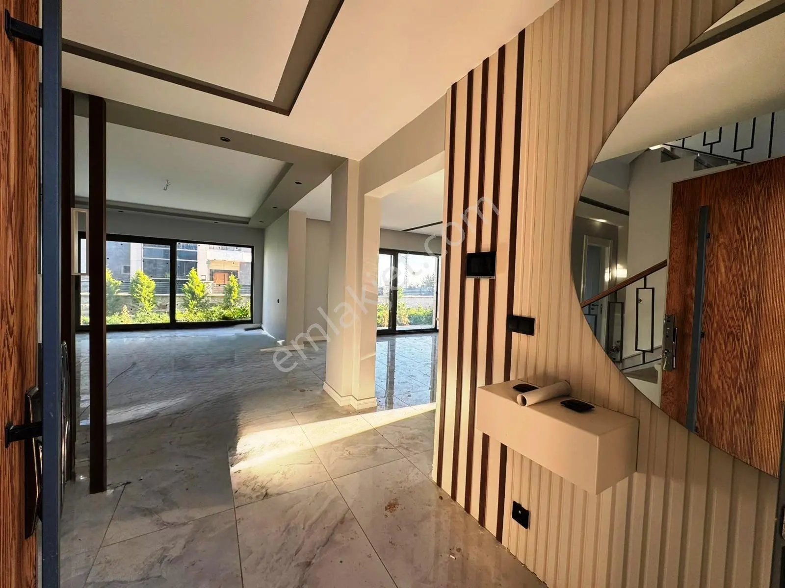 Erdemli Merkezde Deniz Manzaralı Lüks Villa