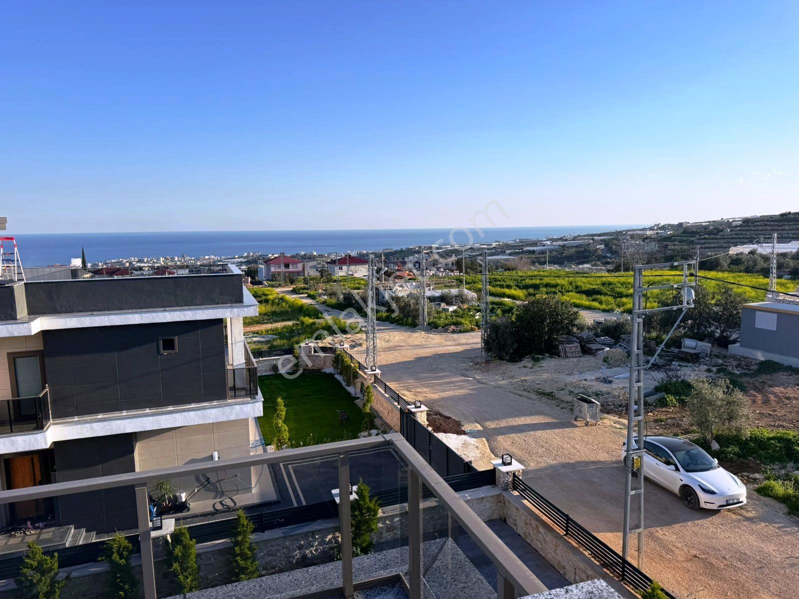 Erdemli Merkezde Deniz Manzaralı Lüks Villa - Görsel 11