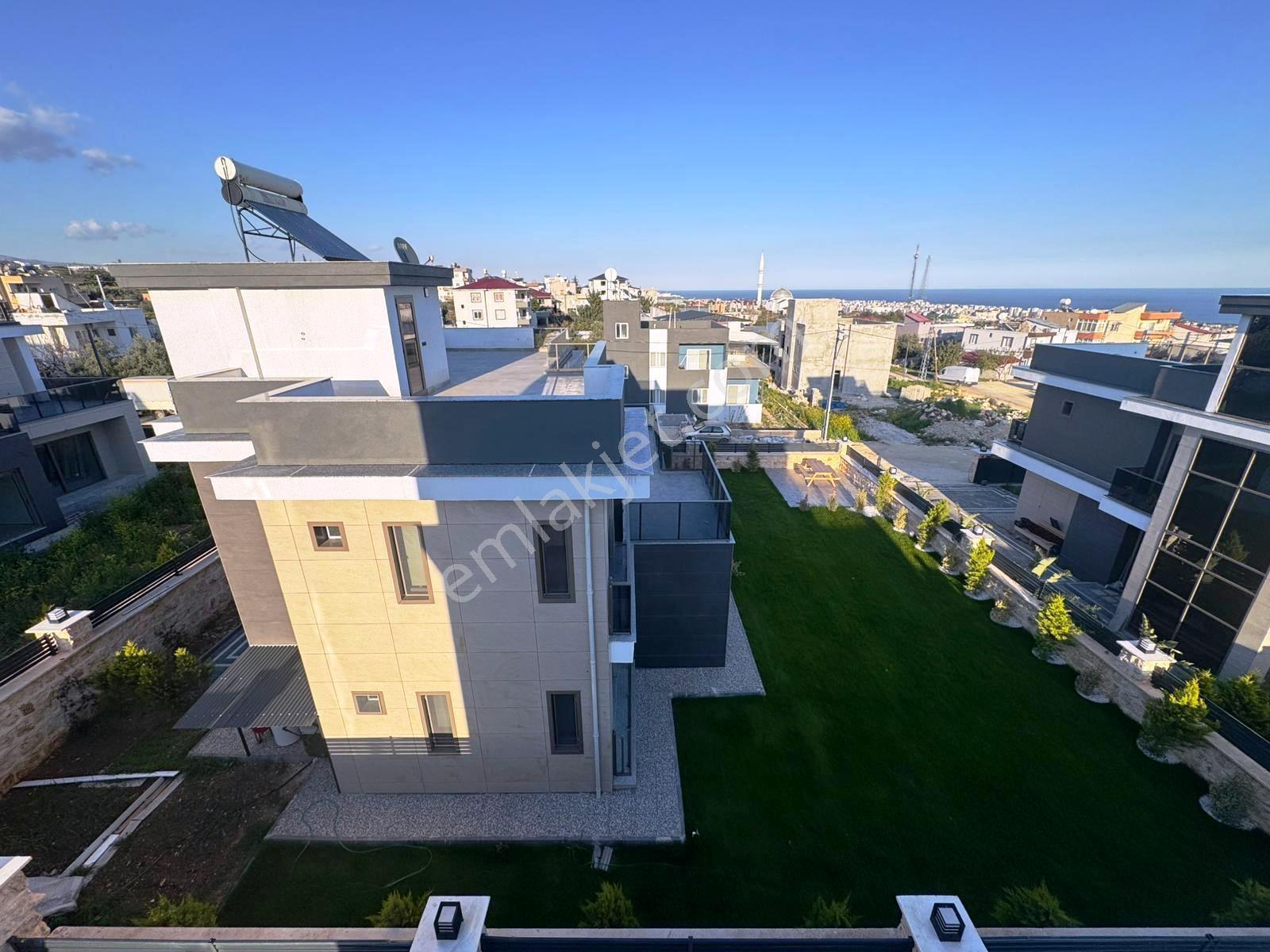 Erdemli Merkezde Deniz Manzaralı Lüks Villa - Görsel 16
