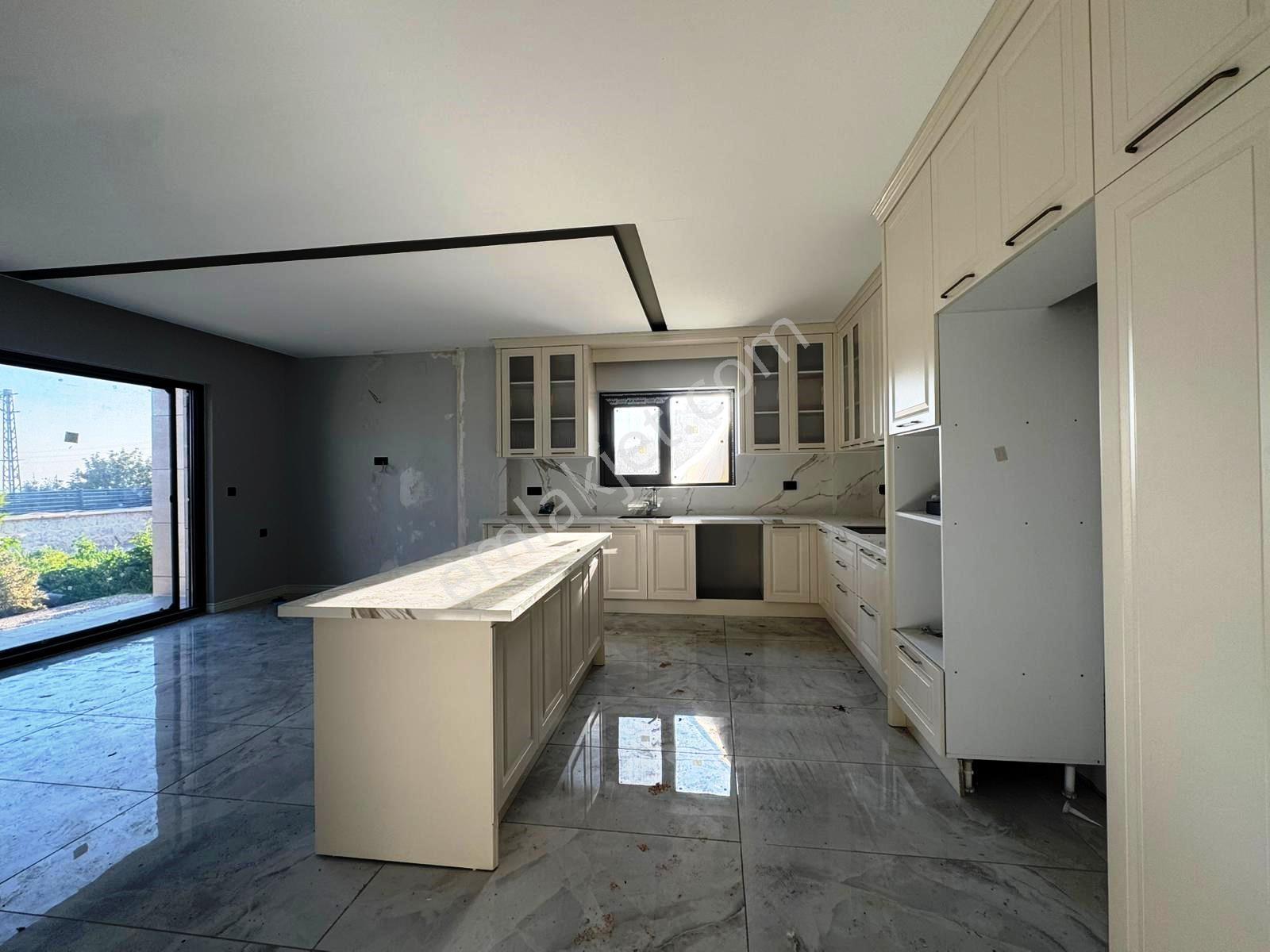 Erdemli Merkezde Deniz Manzaralı Lüks Villa - Görsel 7