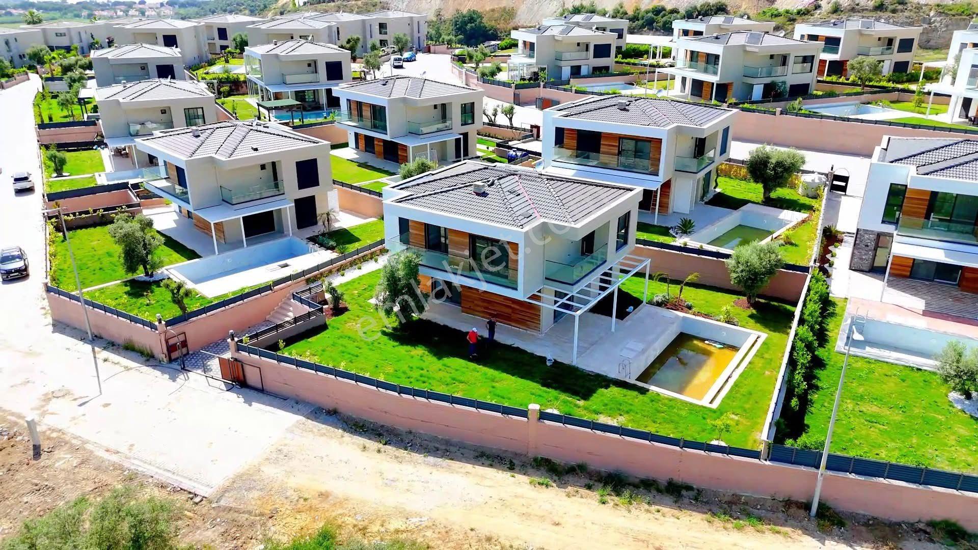 Kuşadasında 3+1 Ve 4+1 Sıfır Tek Müstakil Özel Havuzlu Villa