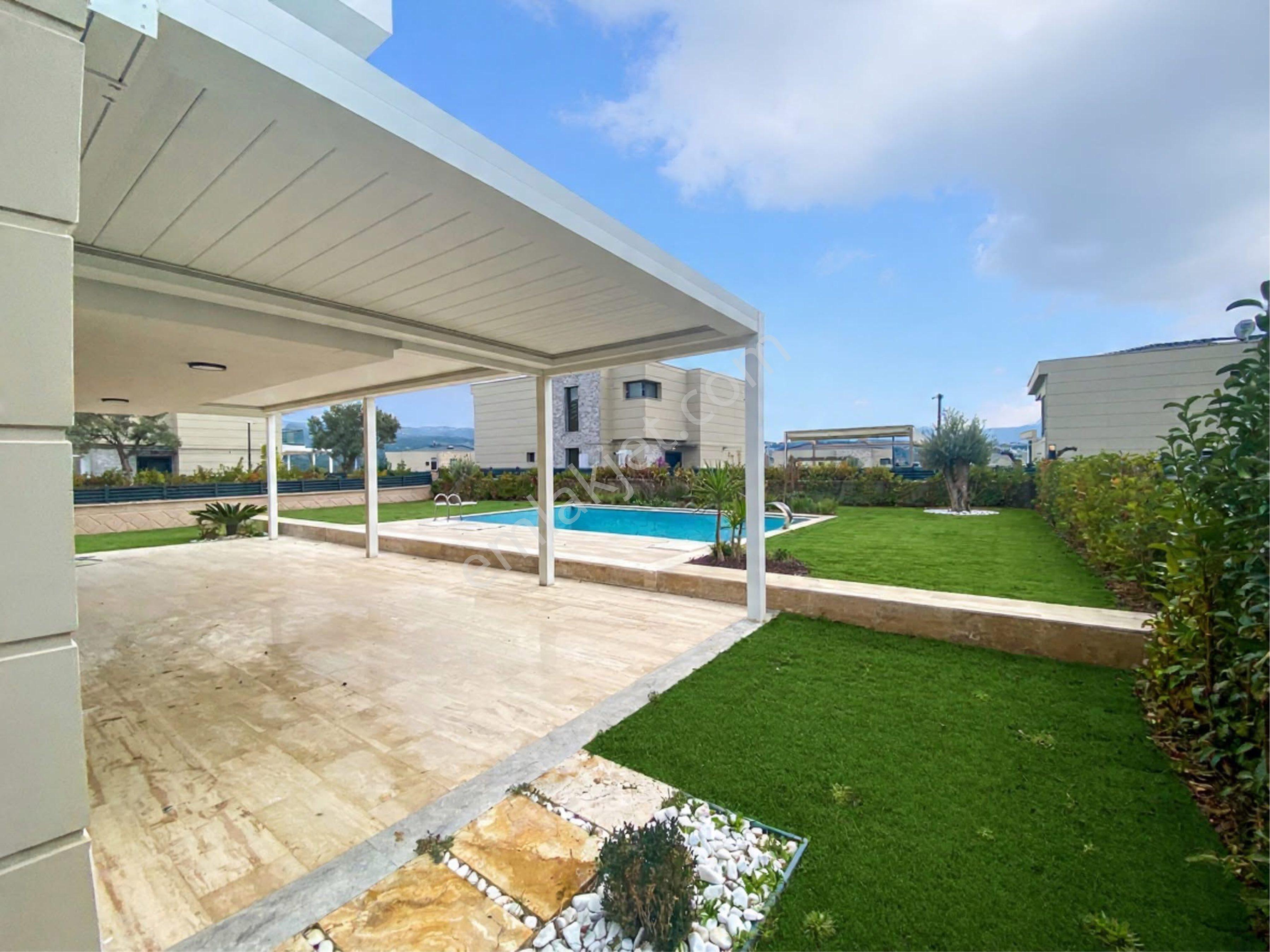 Kuşadasında 3+1 Ve 4+1 Sıfır Tek Müstakil Özel Havuzlu Villa - Görsel 2