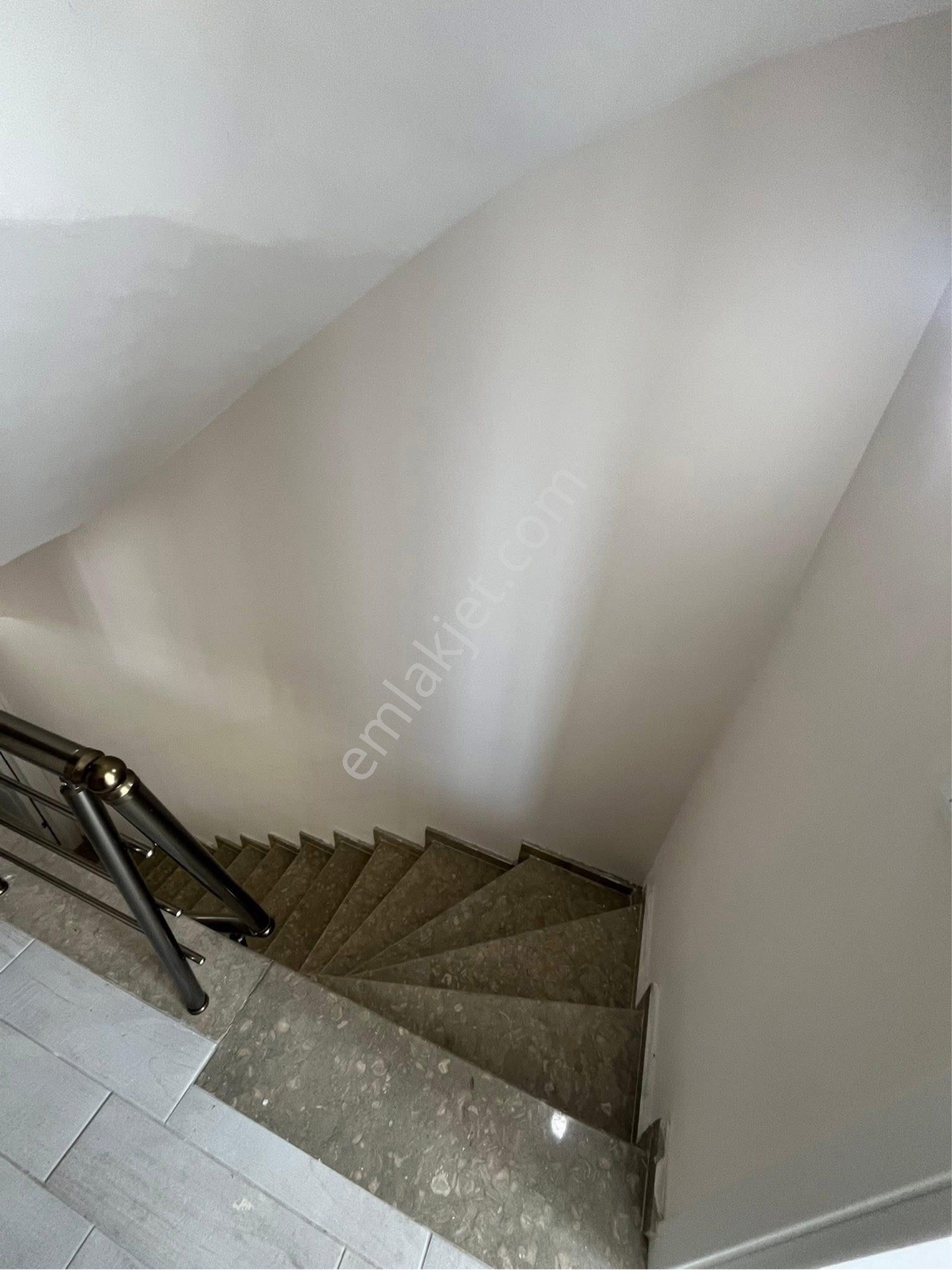 Kuşadasında Havuzlu Site İçinde Deniz Manzaralı 4+1 Yazlık Villa - Görsel 16