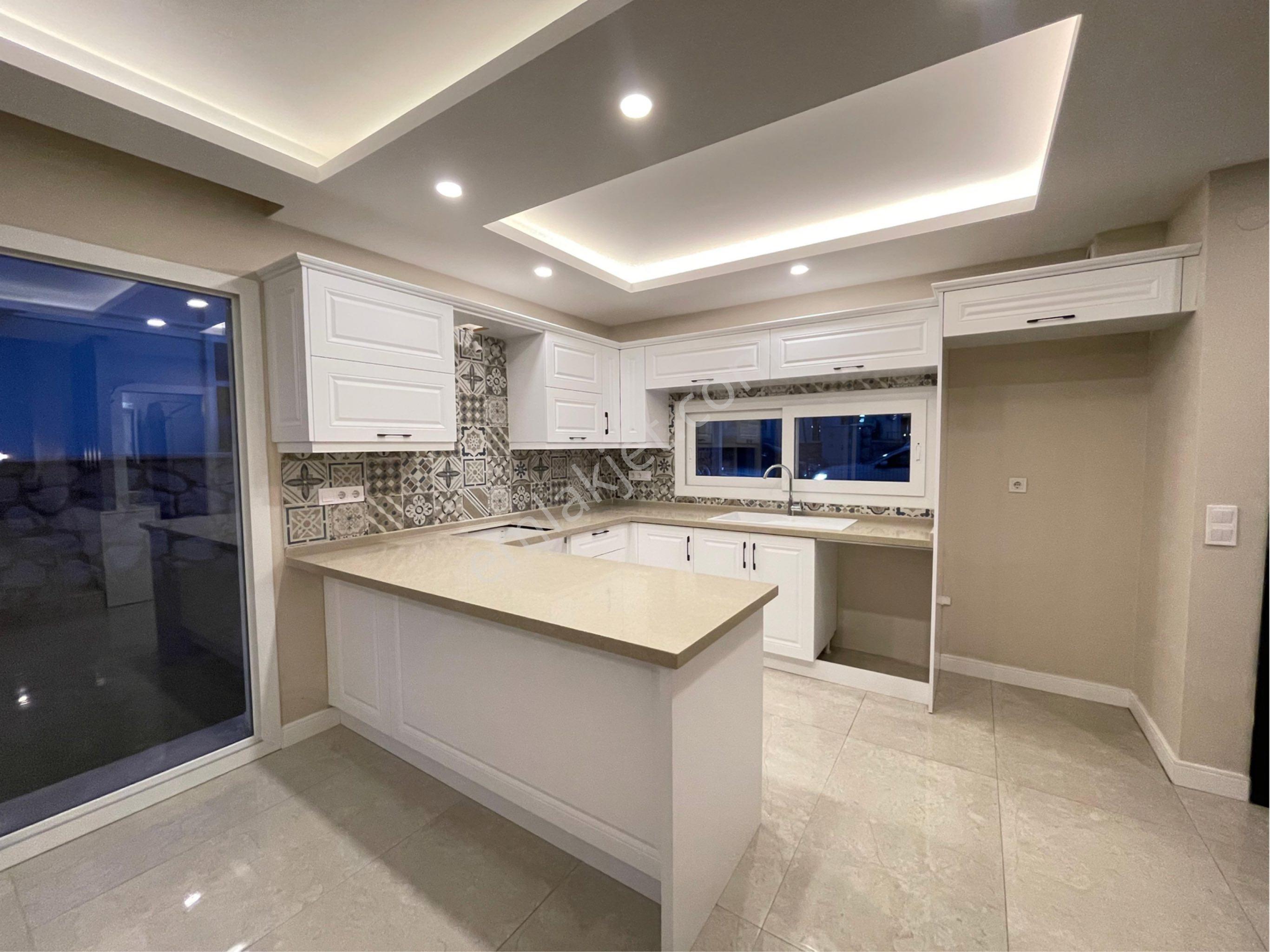 Kuşadası Davutlarda 3+1 Sıfır Açık Kapalı Havuzlu Konseptli Sitede Satılık Villa - Görsel 14
