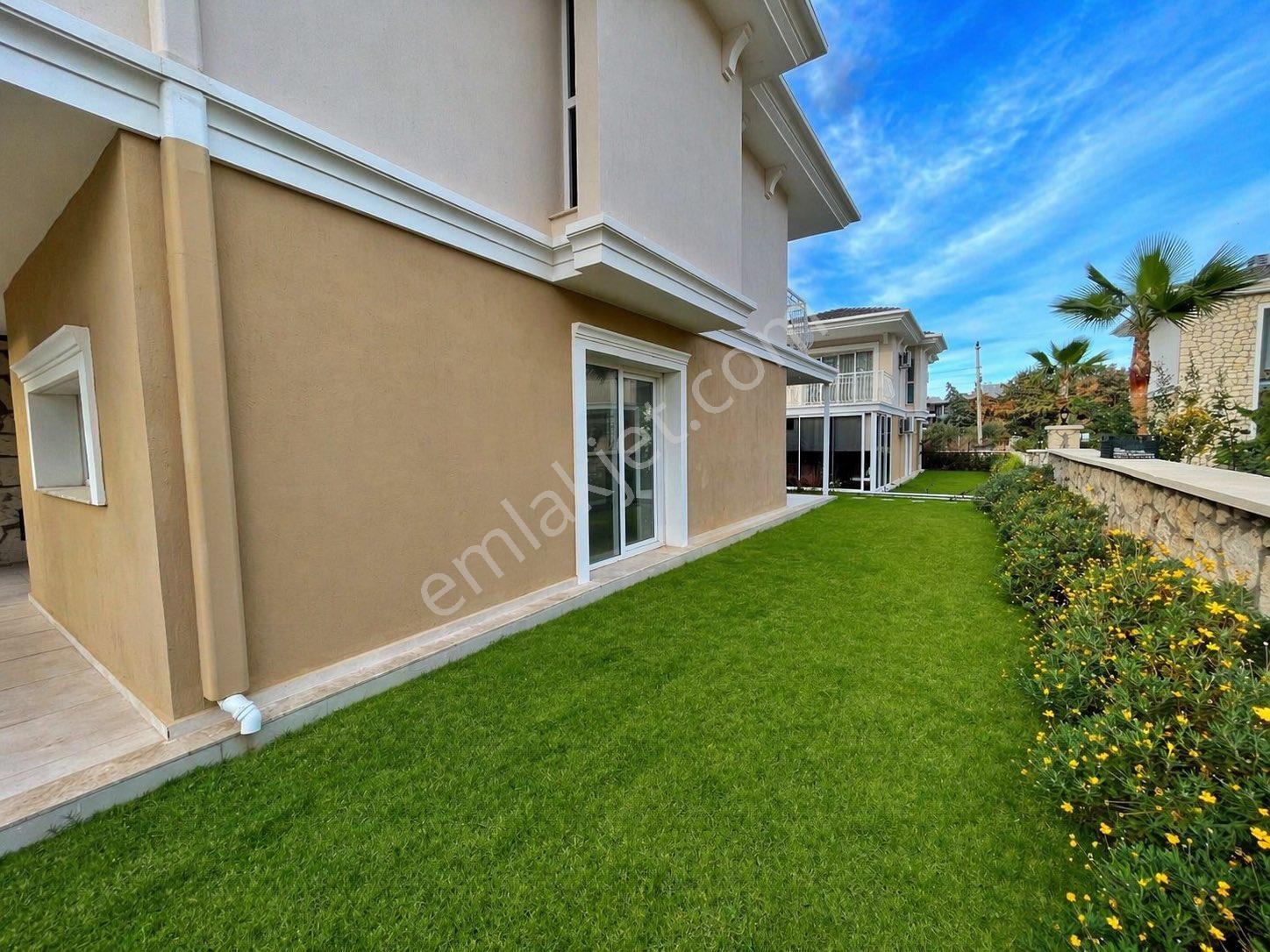 Kuşadası Davutlarda 3+1 Sıfır Açık Kapalı Havuzlu Konseptli Sitede Satılık Villa - Görsel 4