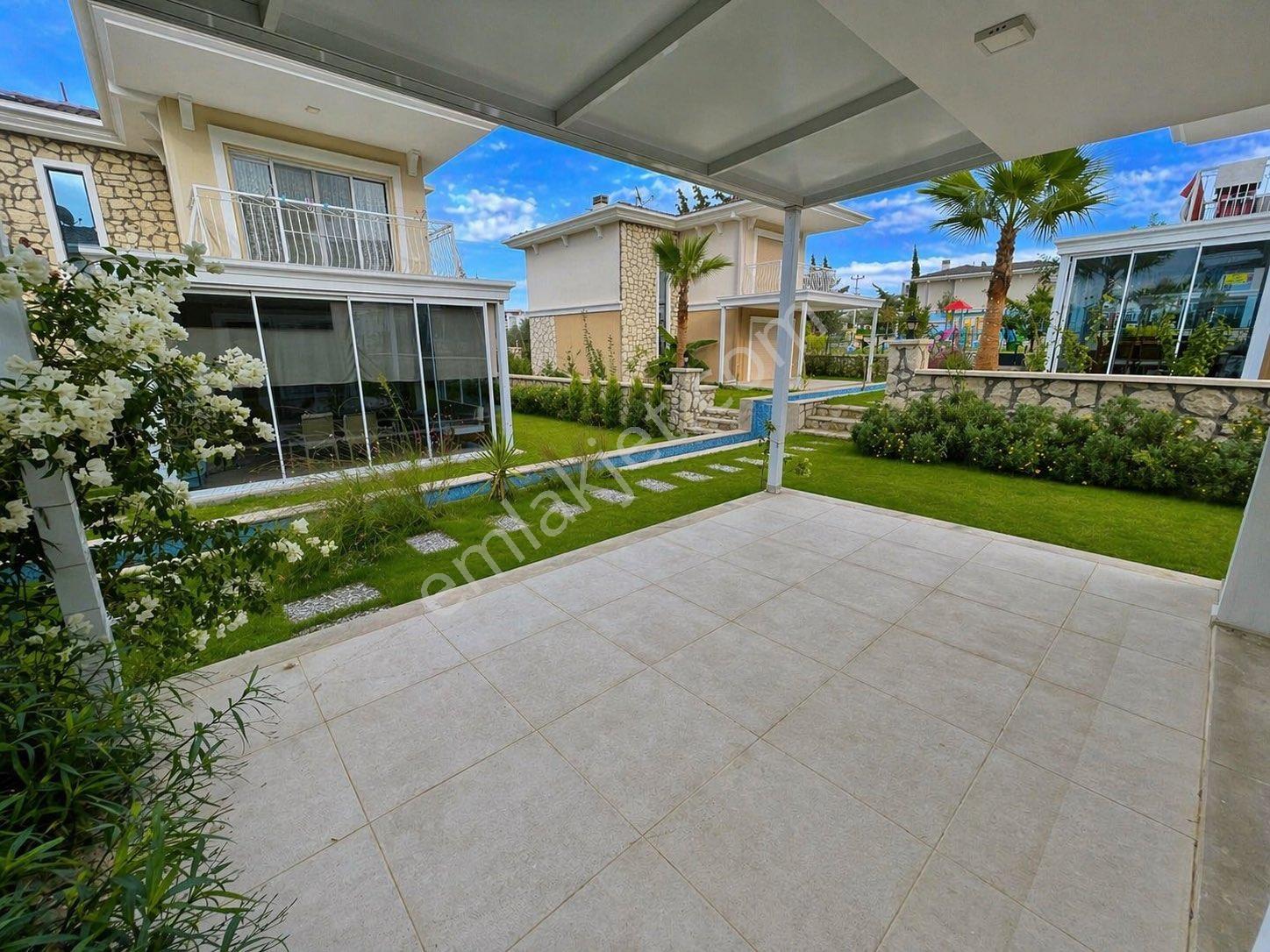 Kuşadası Davutlarda 3+1 Sıfır Açık Kapalı Havuzlu Konseptli Sitede Satılık Villa - Görsel 6