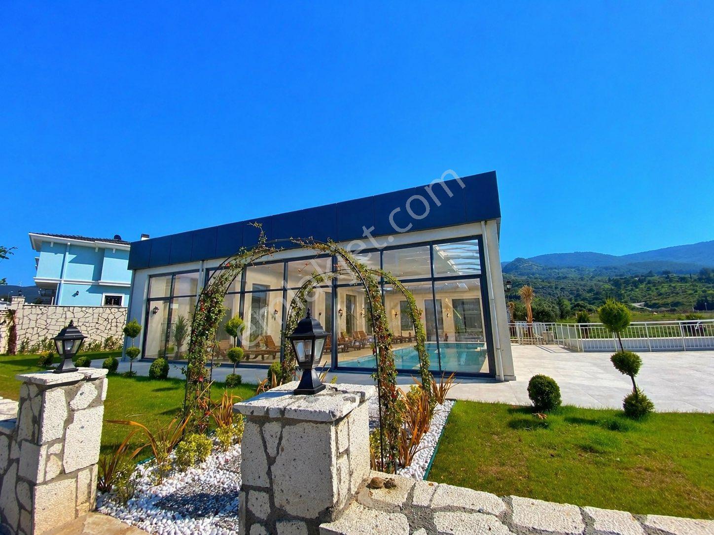 Kuşadası Davutlarda 3+1 Sıfır Açık Kapalı Havuzlu Konseptli Sitede Satılık Villa - Görsel 11
